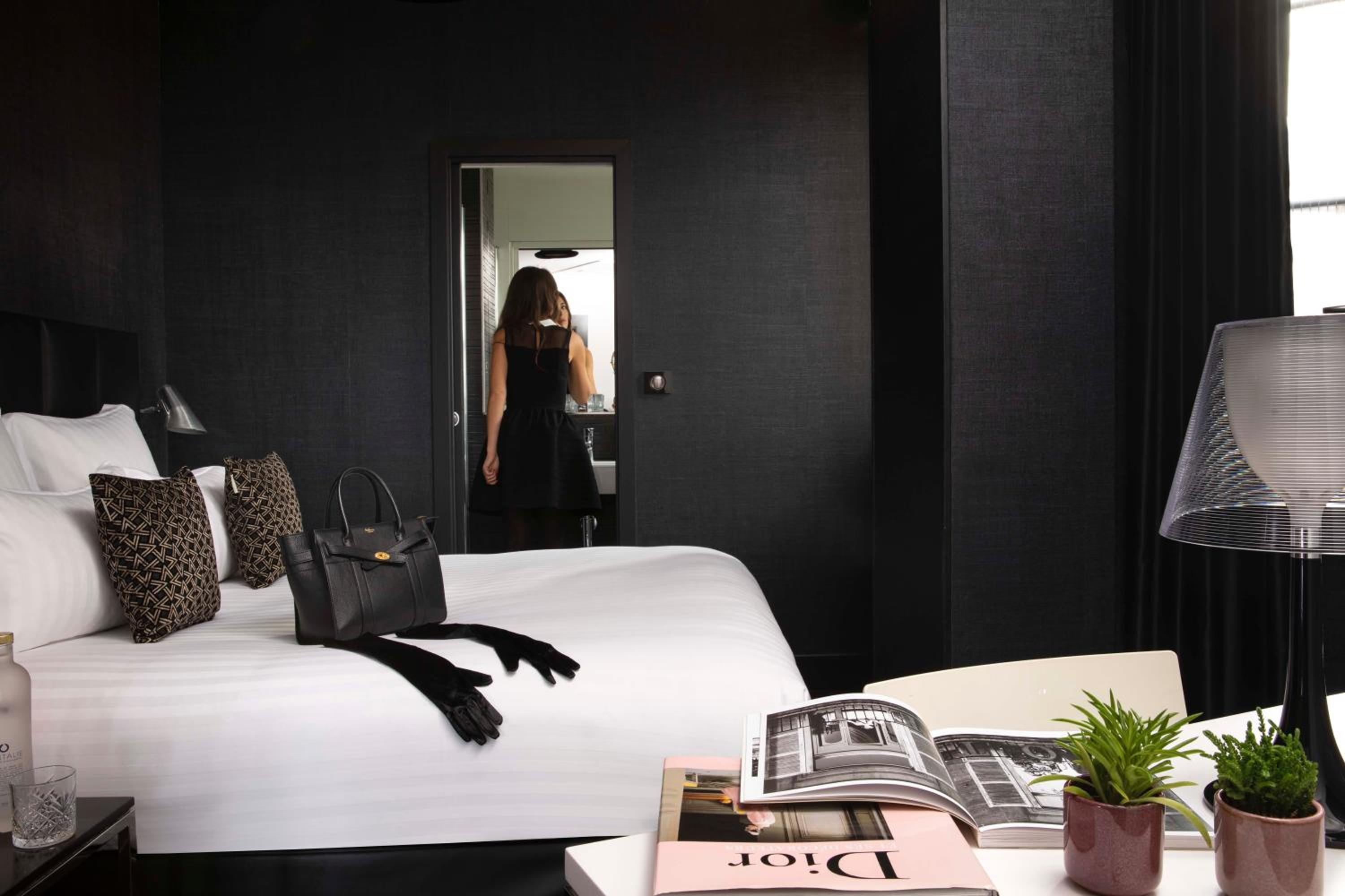Classic Double Room thumbnail 5