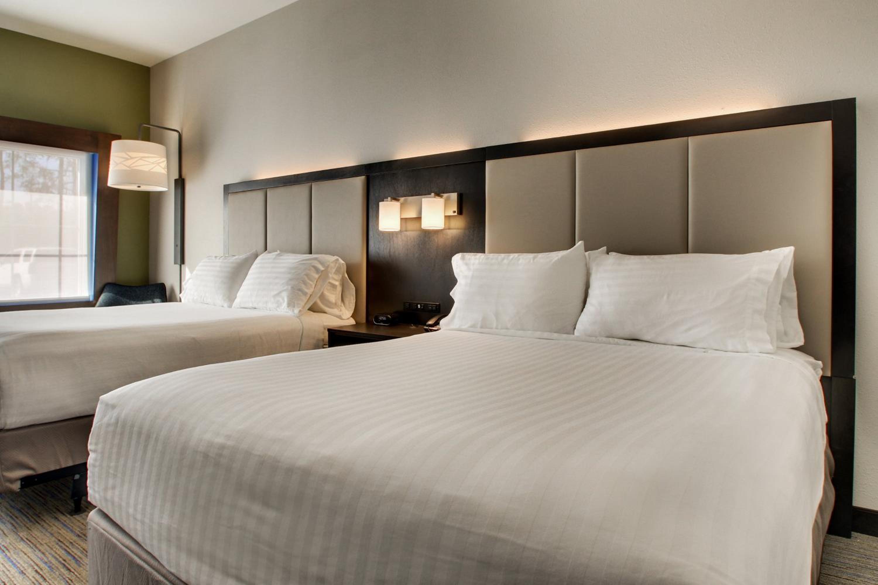 Standard Queen Room with Two Queen Beds - Communications Accessible