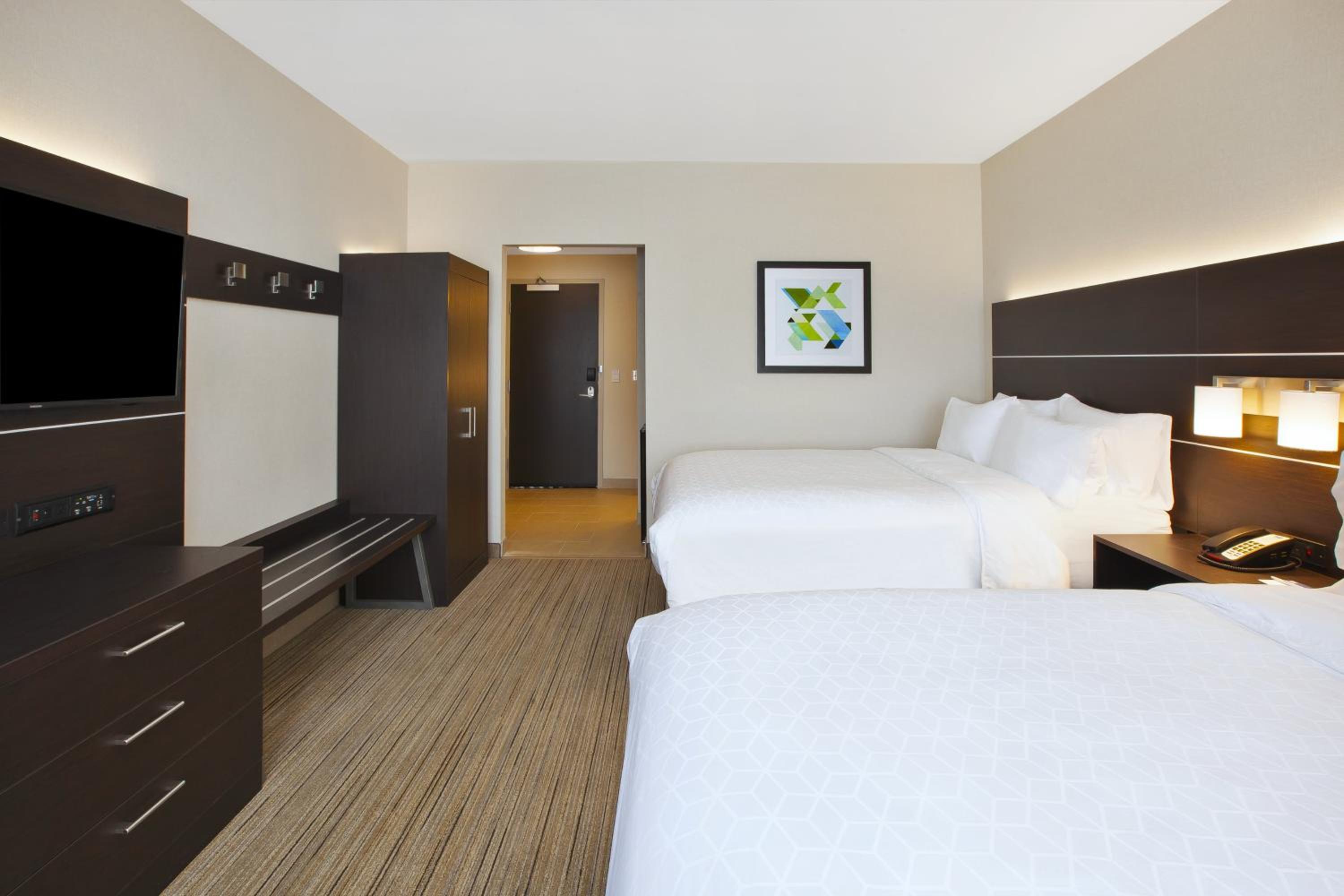 Standard Queen Room with Two Queen Beds - Communications Accessible
