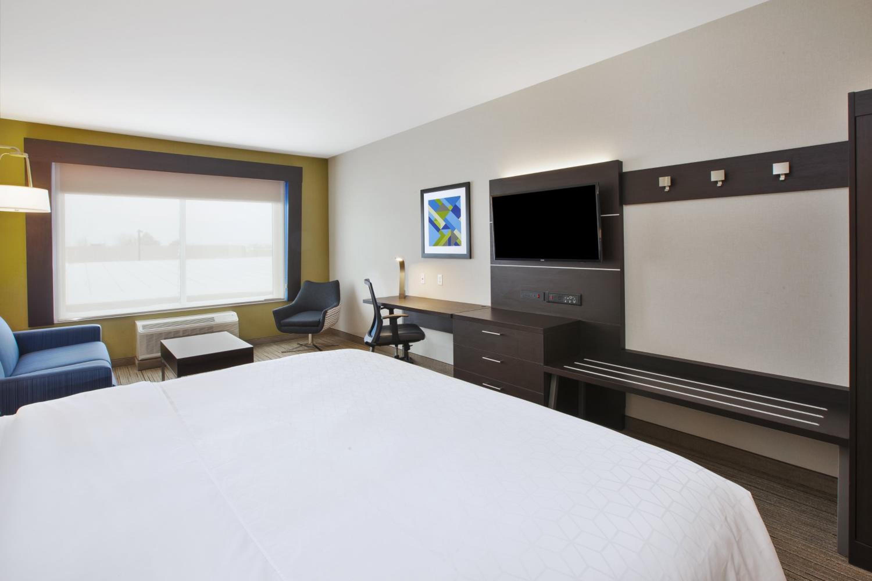 King Suite Mobility Accessible with Tub - Non-Smoking