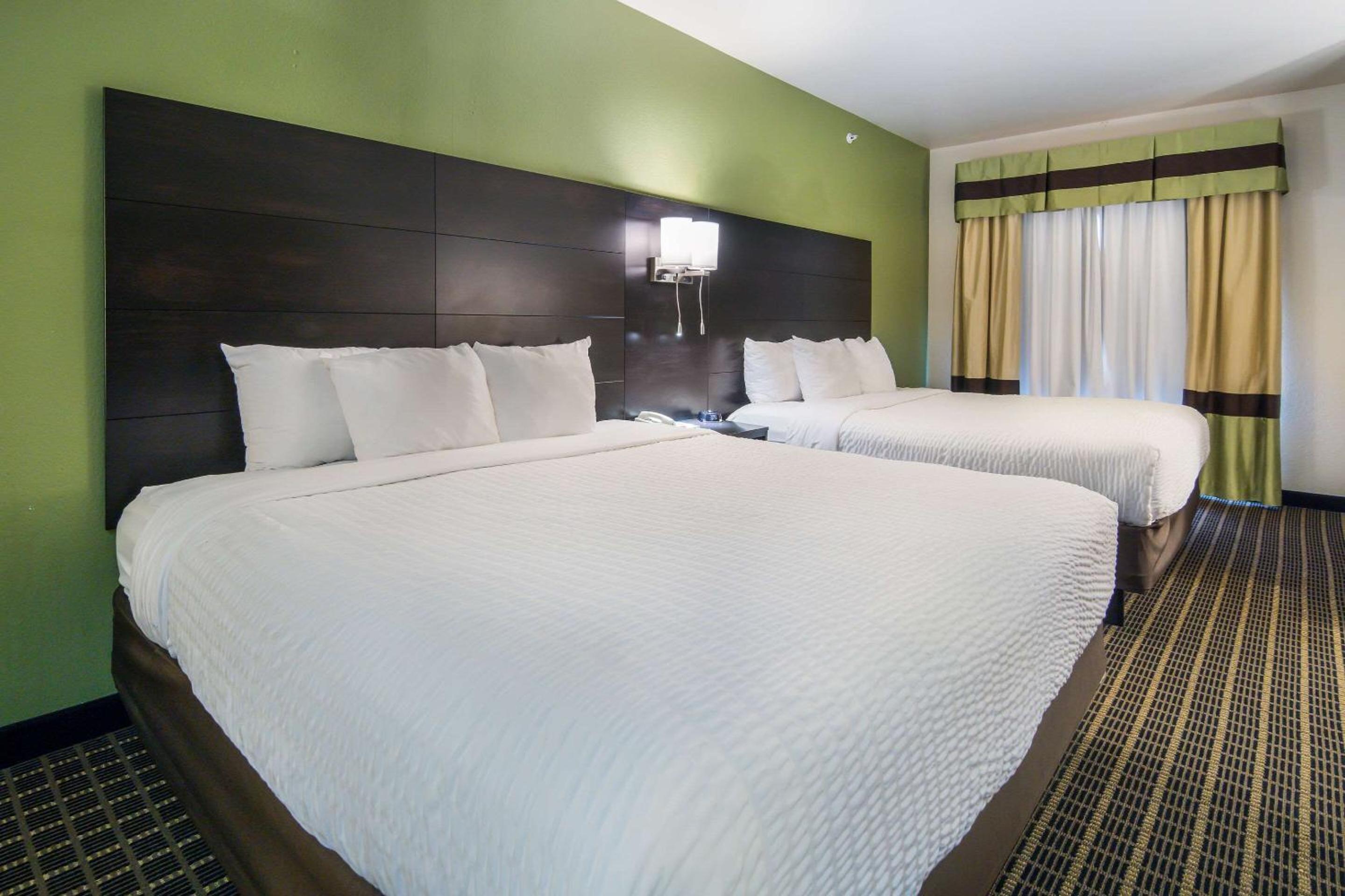 Suite with Two King Beds - Non-Smoking - Photo 5