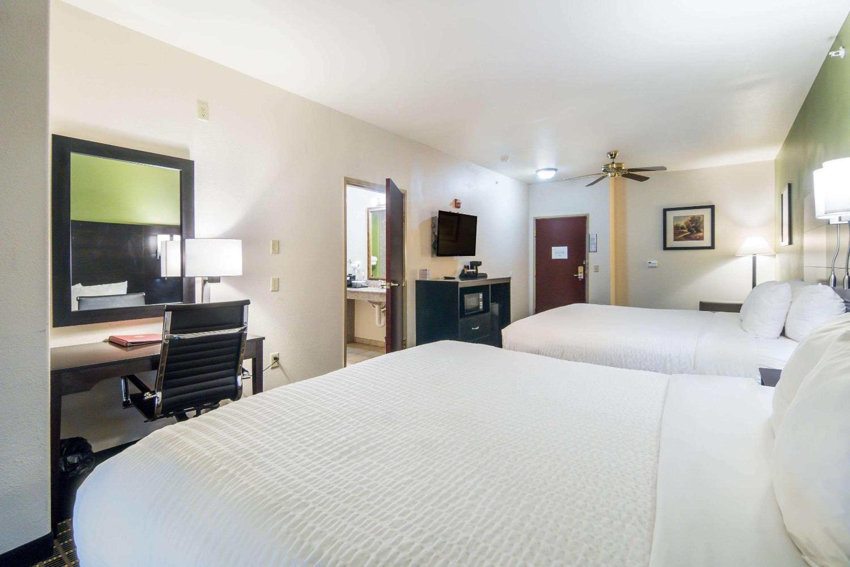 Suite with Two King Beds - Non-Smoking - Photo 2