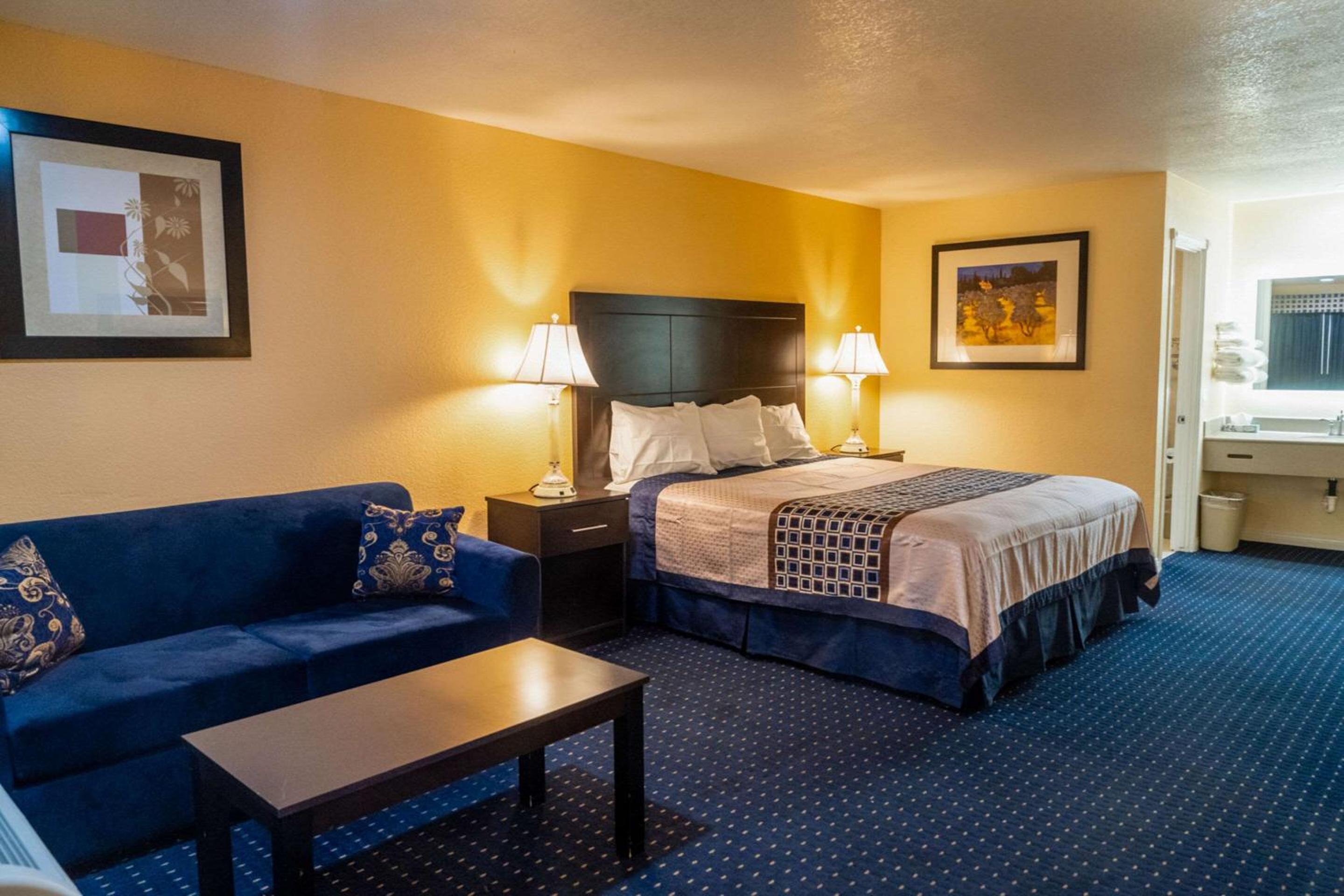 Standard Room, 1 King Bed, Smoking photo 2