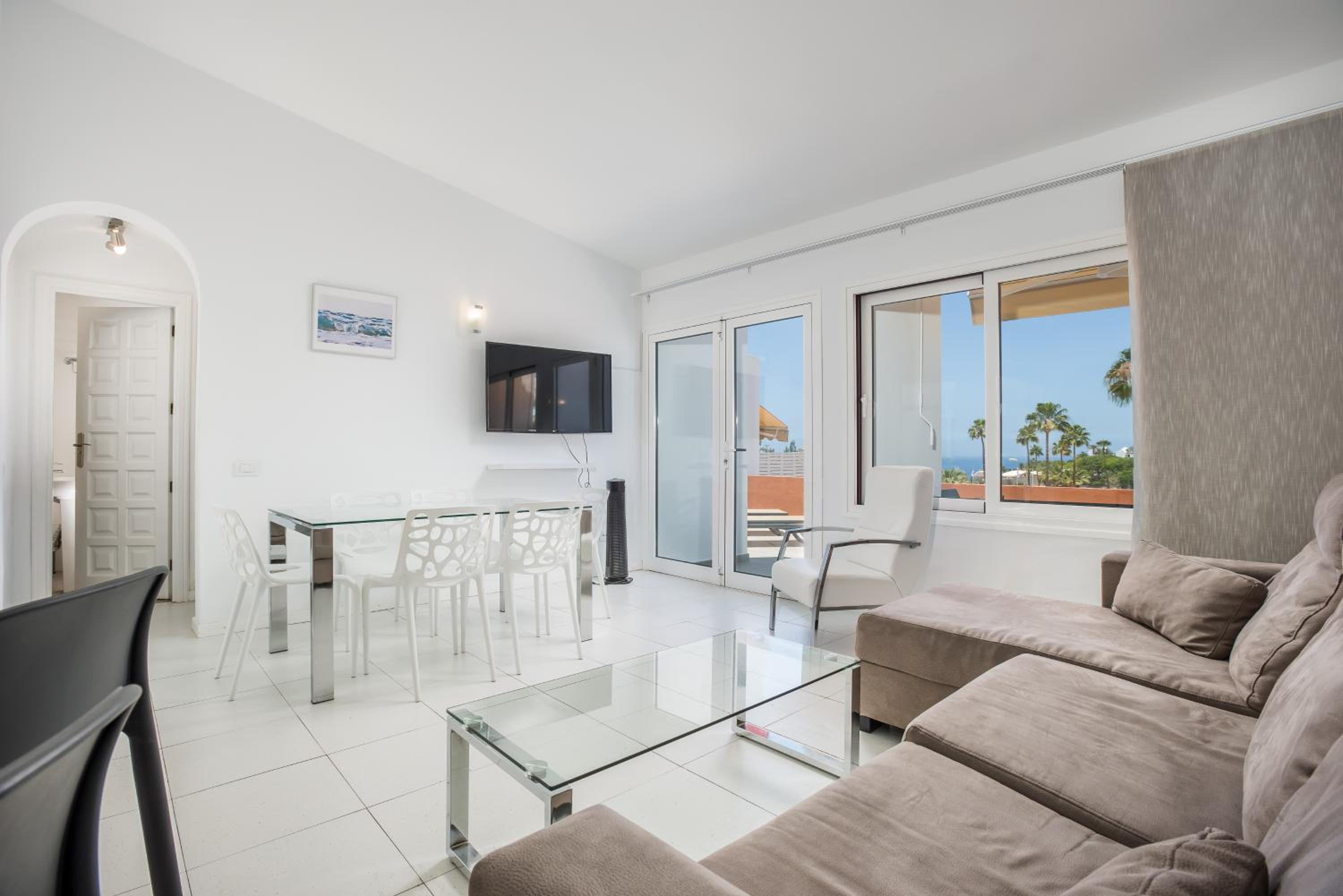 Deluxe One-Bedroom Apartment