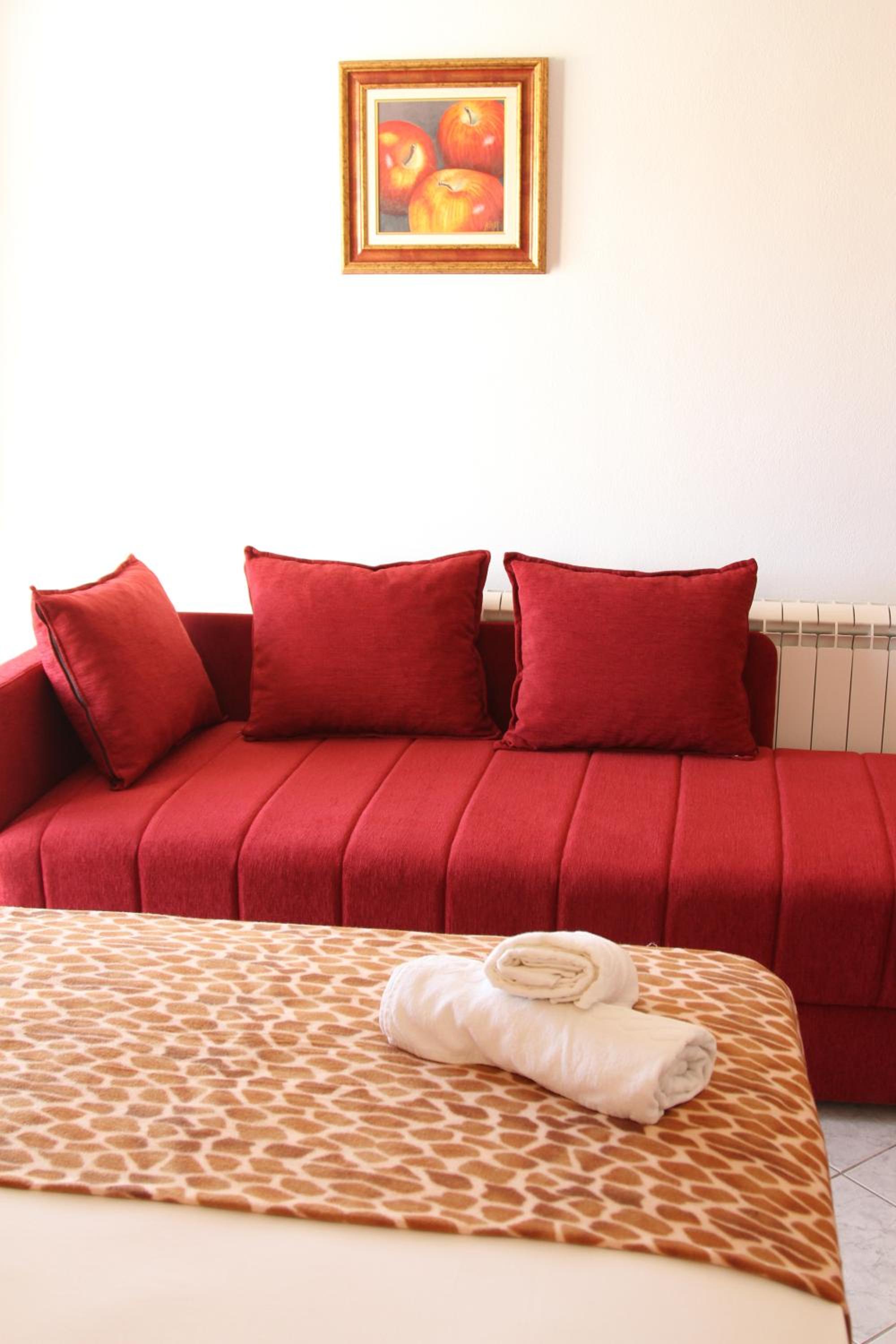 Superior Triple Room with Balcony and Garden View - Photo 18