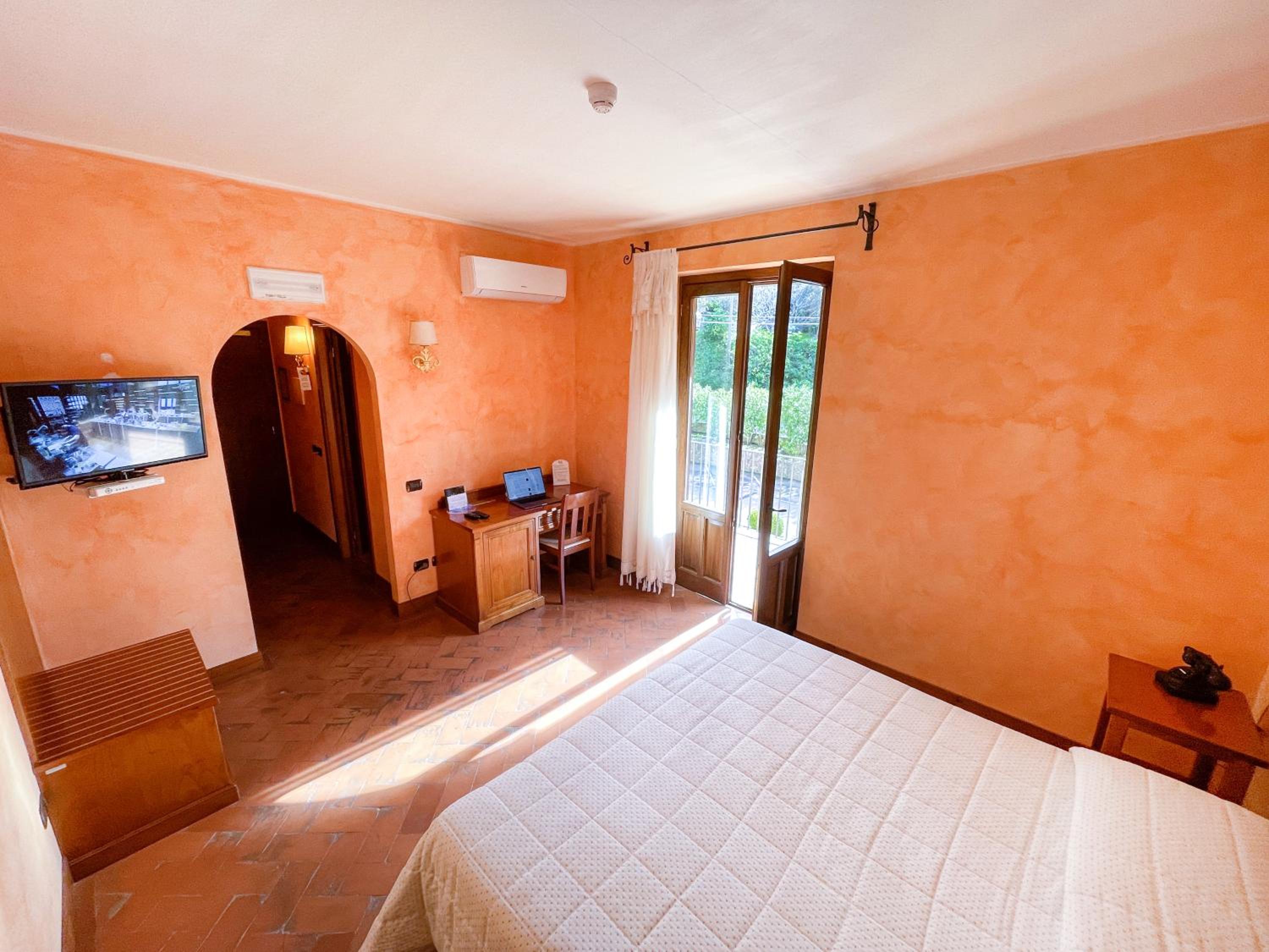 Double or Twin Room with Mountain View photo 2