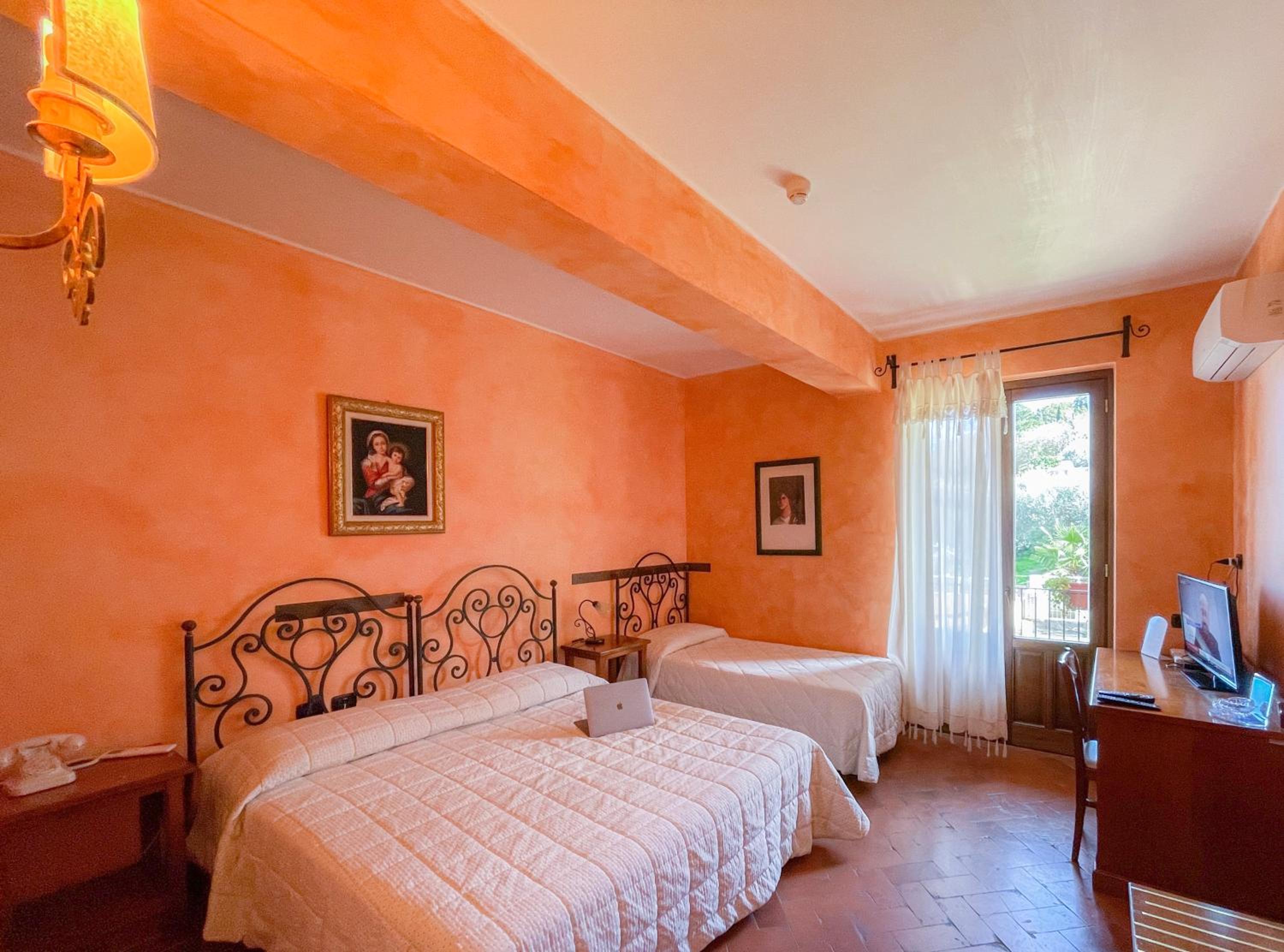 Triple Room with Mountain View photo 1