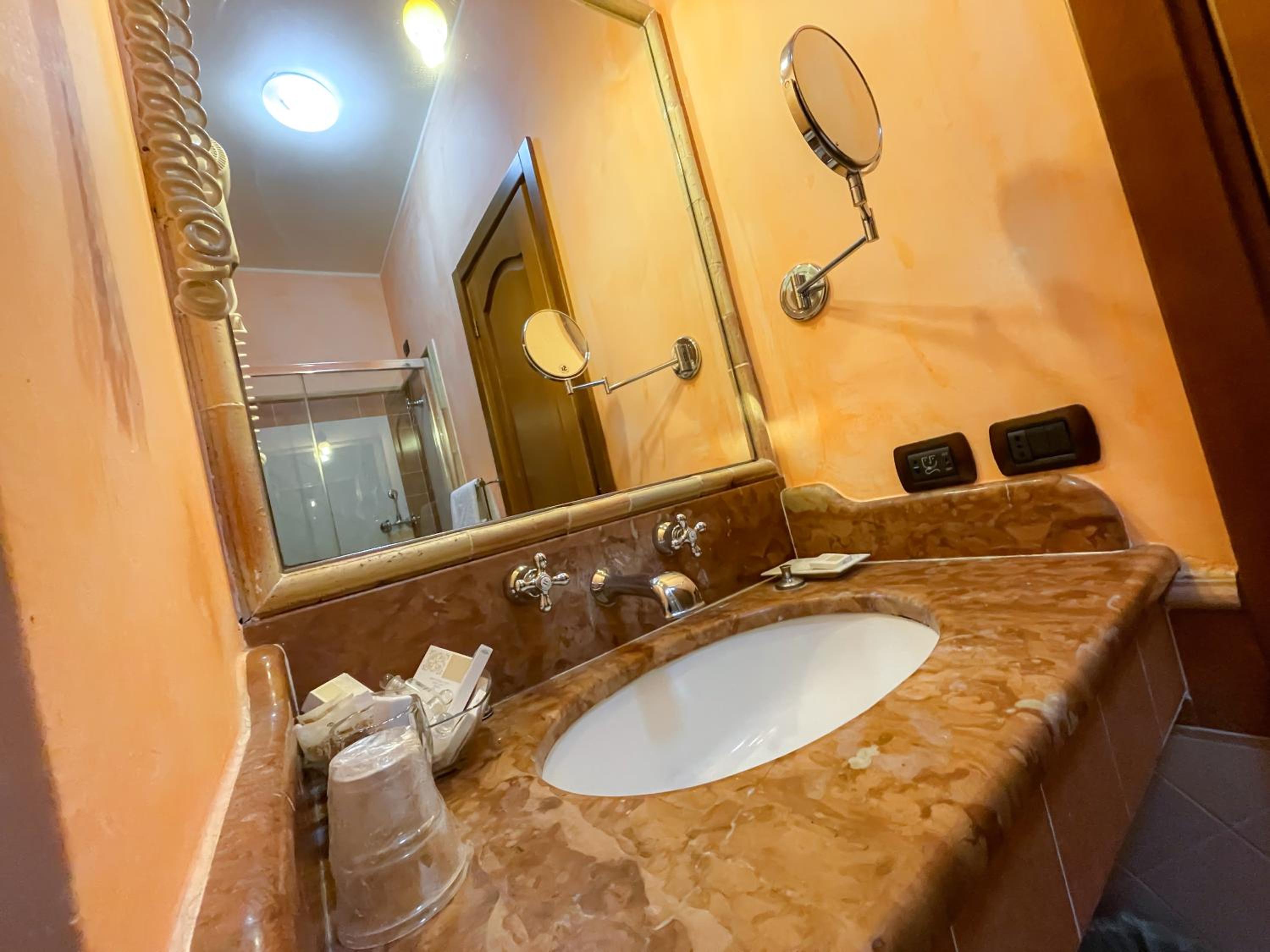 Double or Twin Room with Mountain View photo 3