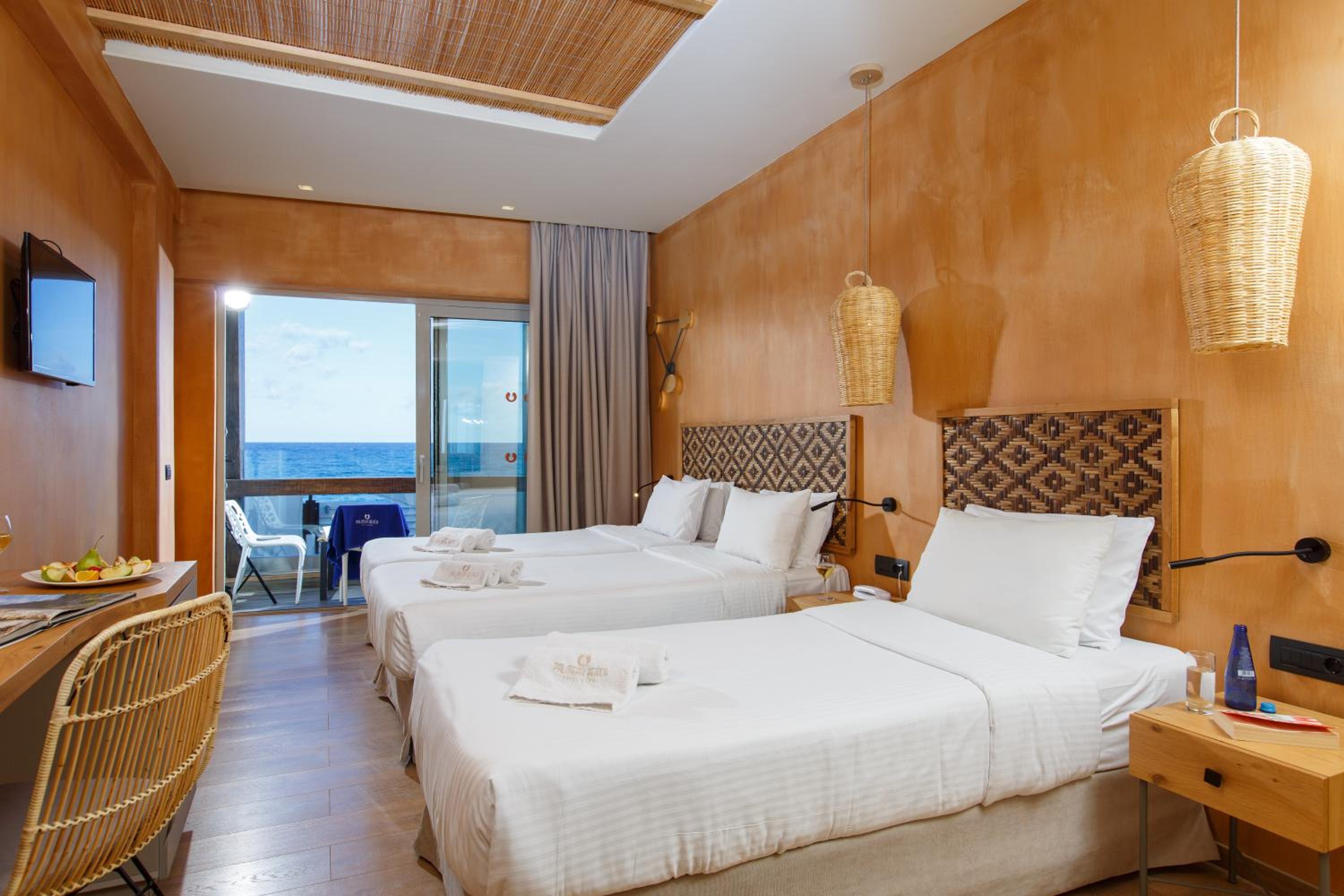 Superior Room with Sea View - Photo 3