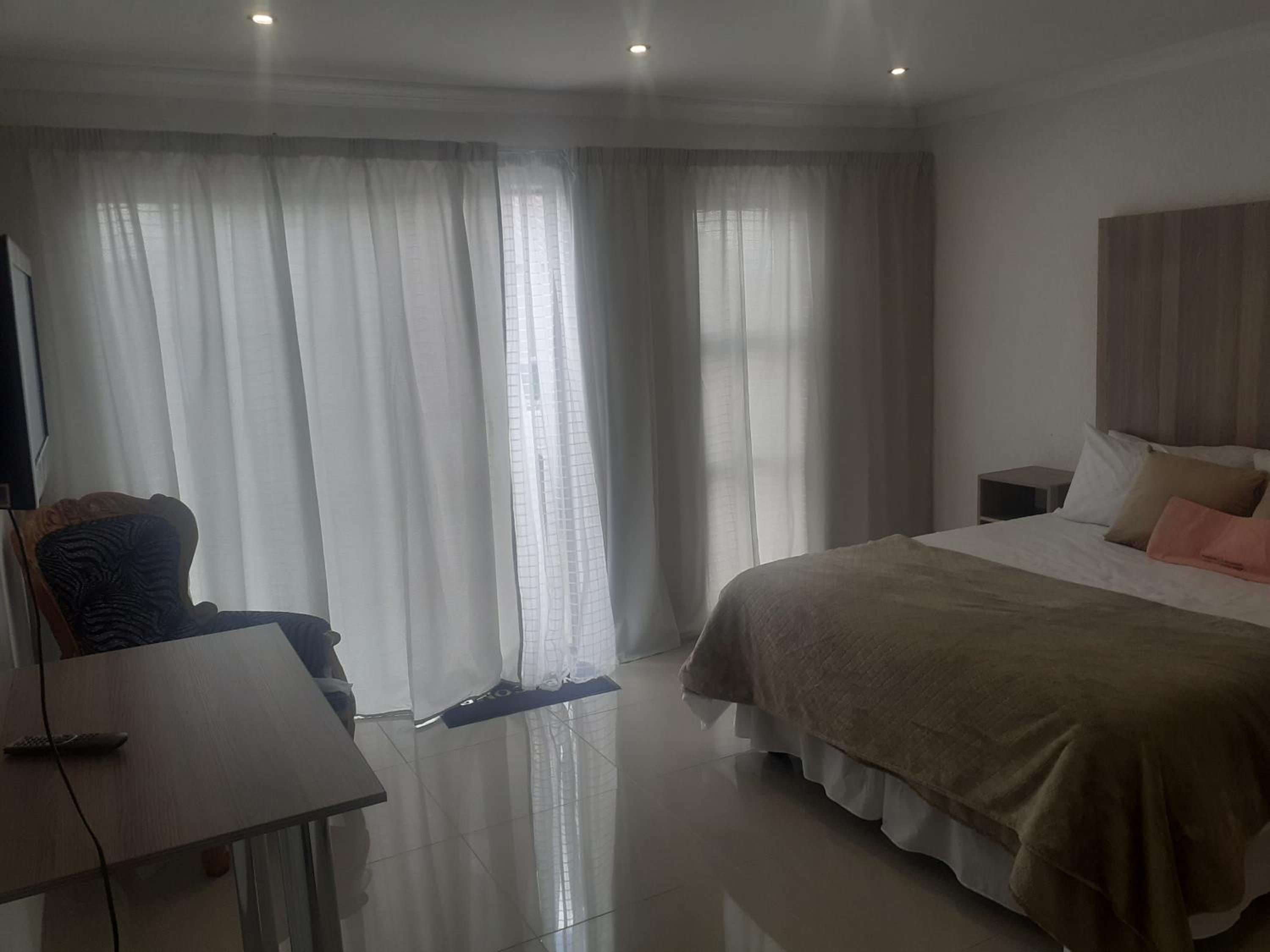 Double Room - Photo 5