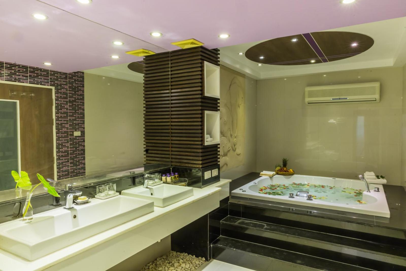 Two-Bedroom Suite - Photo 4