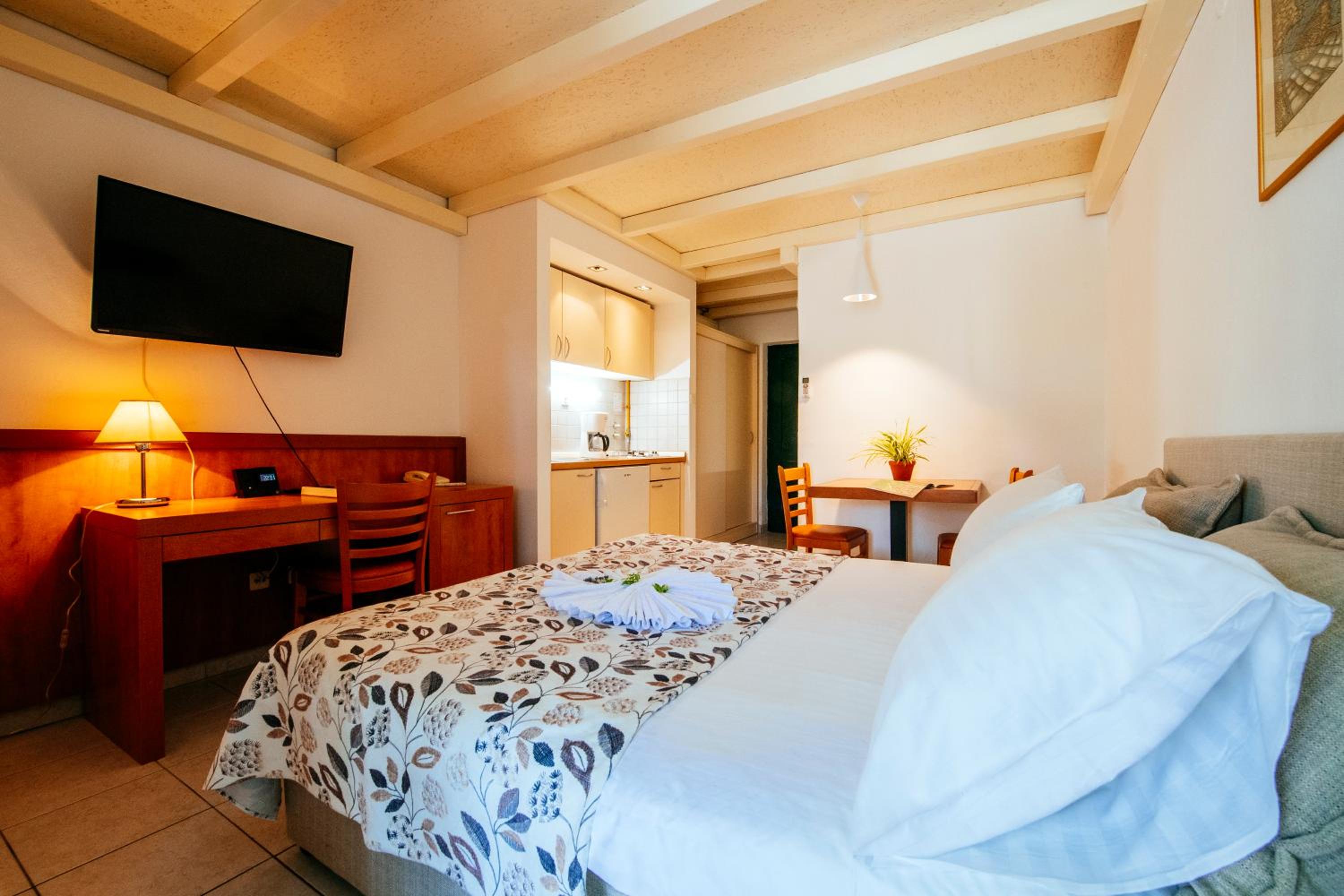 3* Studio (2 Adults)