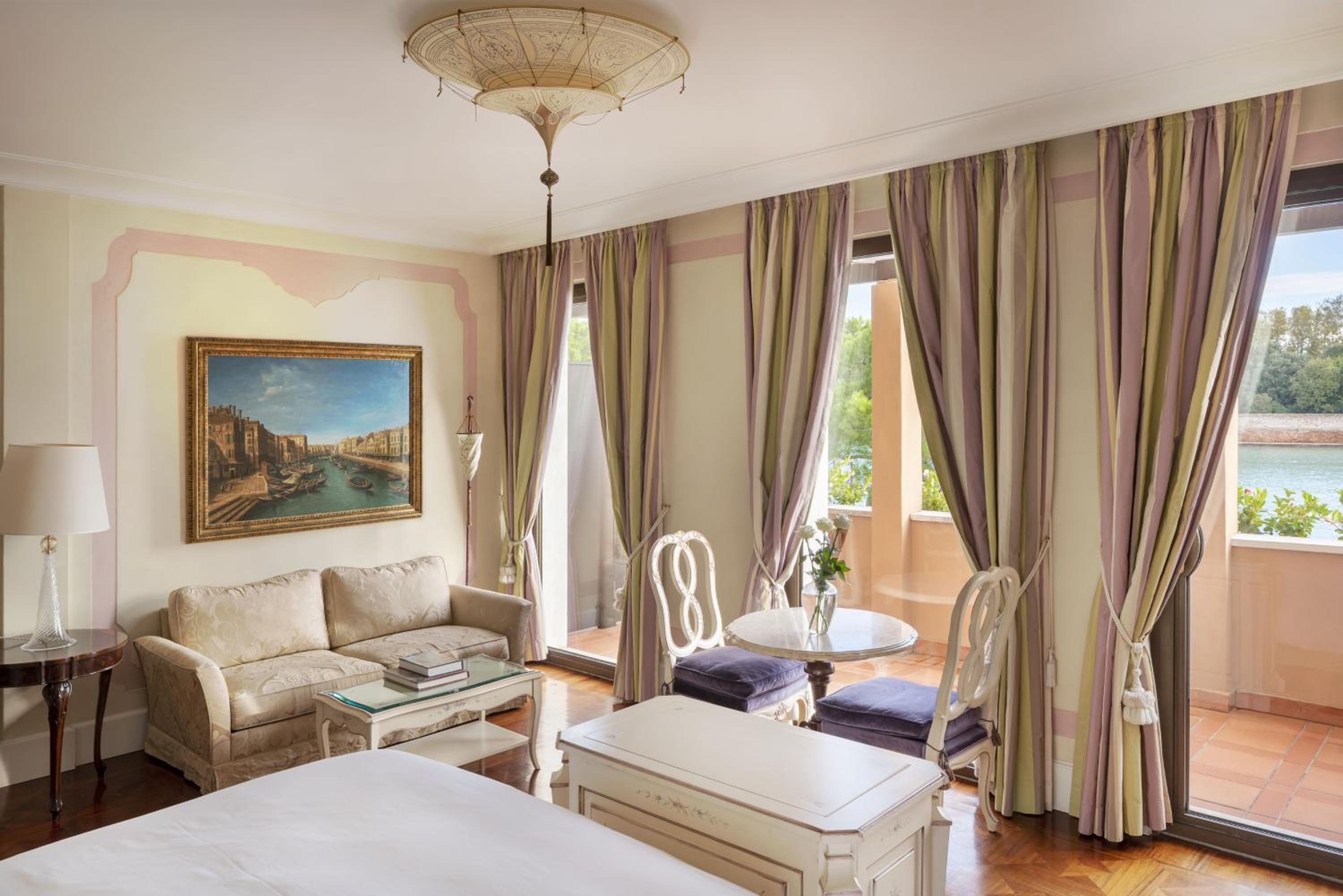 Premium Double or Twin Room with Balcony and Lagoon View thumbnail 6
