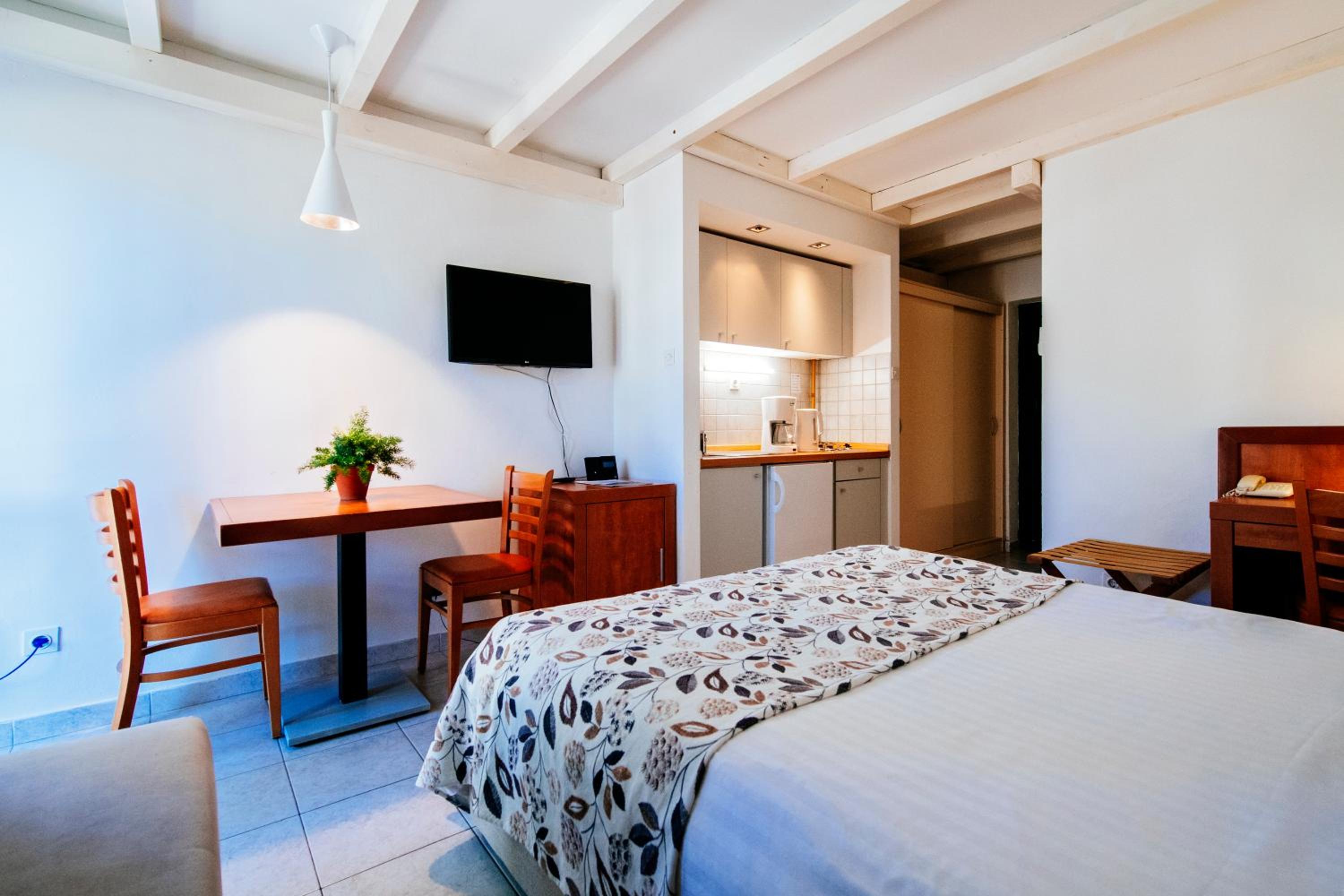 3* Studio (3 Adults)