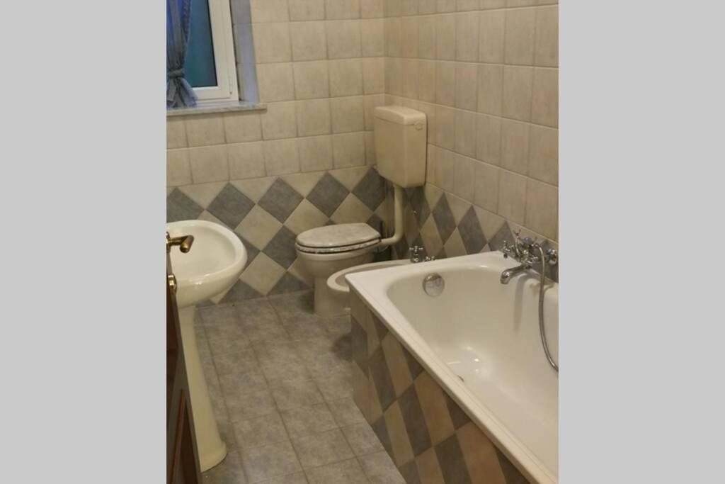 Three-Bedroom House - Photo 3
