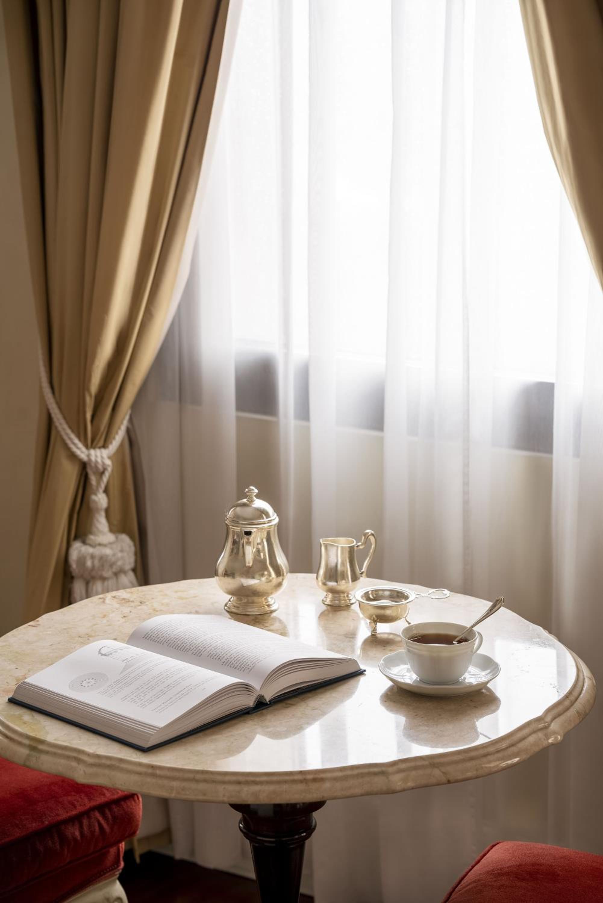 Junior Suite with Balcony Or Terrace (Non Smoking) thumbnail 6