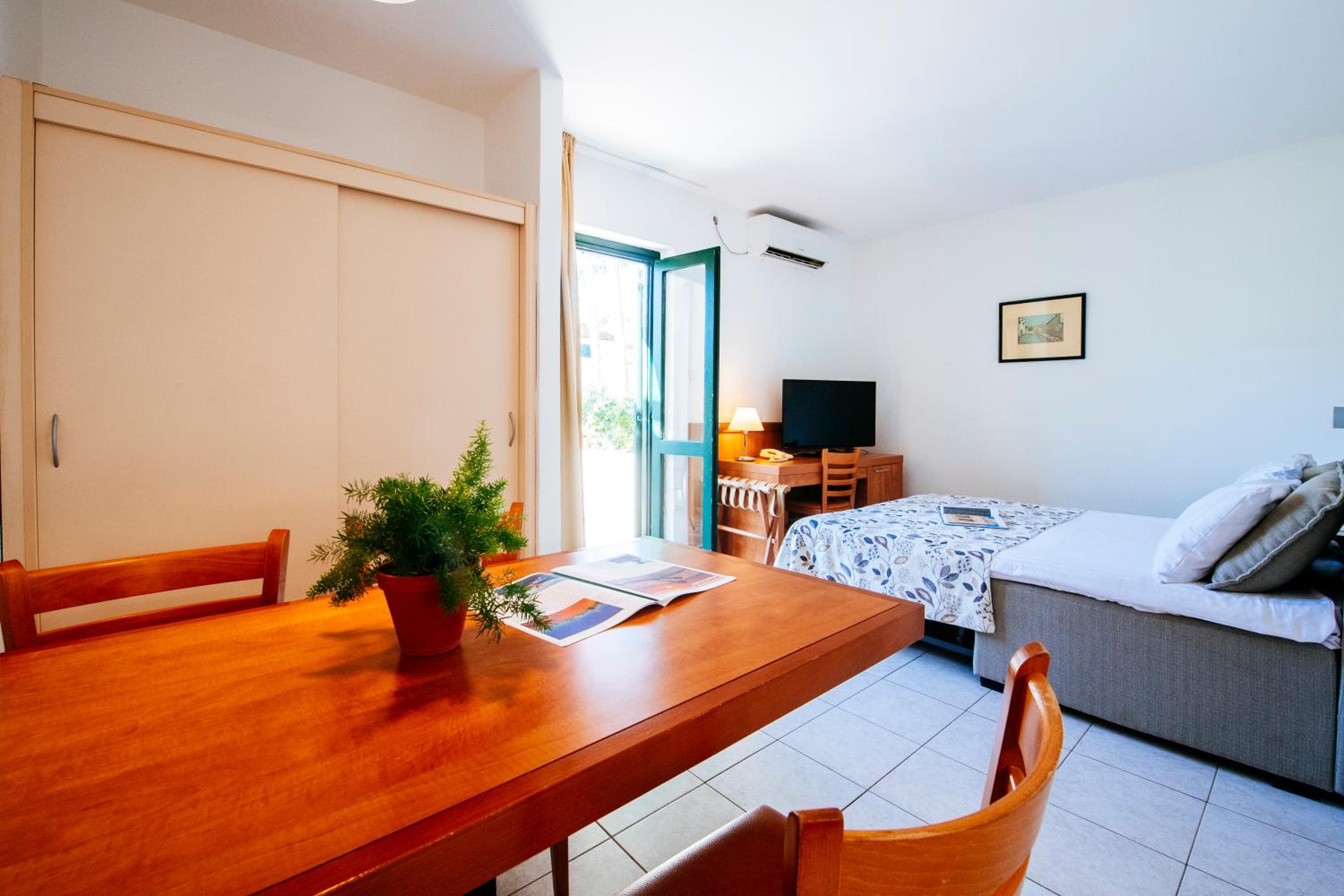 3* One-Bedroom Apartment (4 Adults)