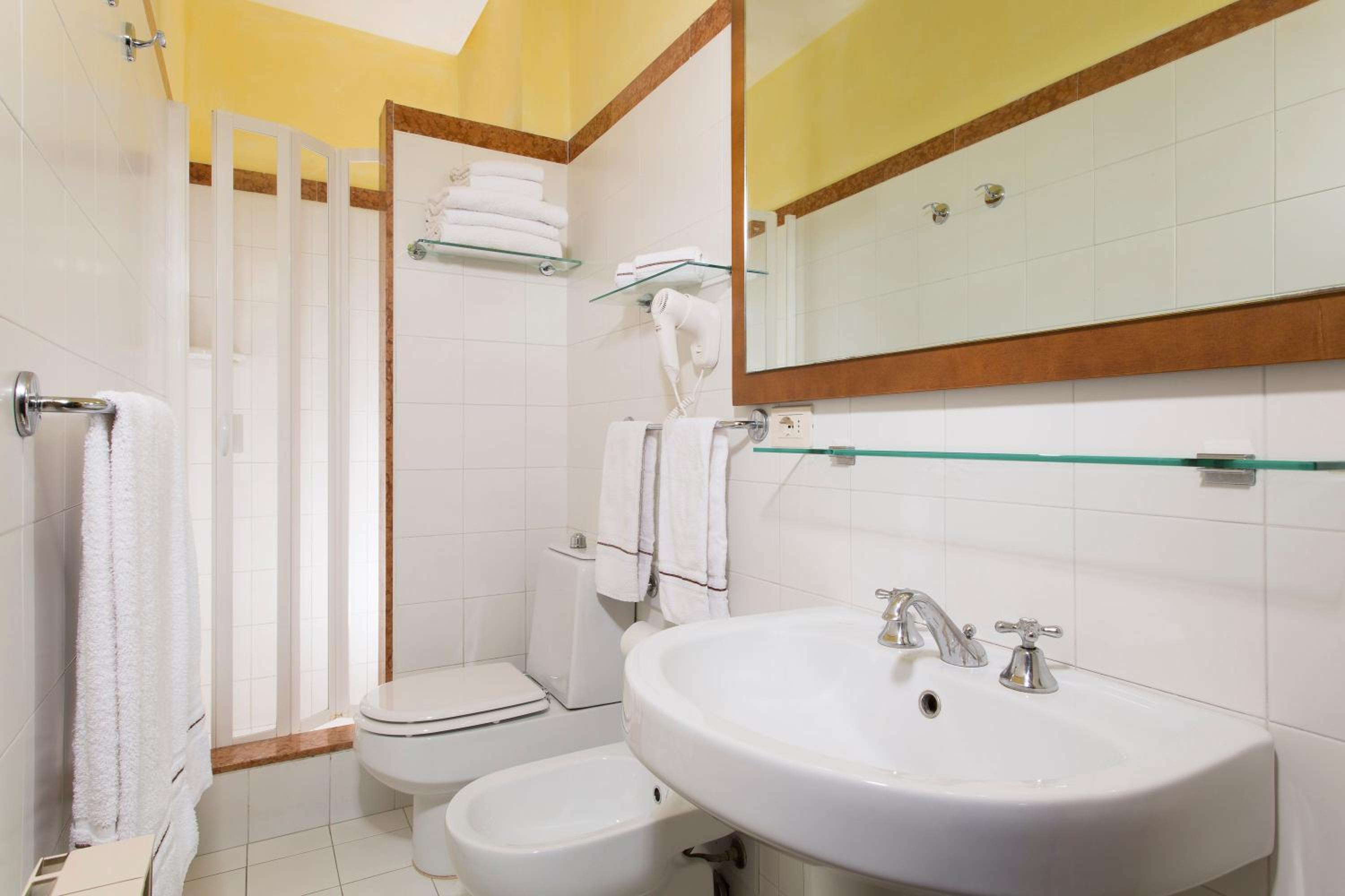 Double or Twin Room with Spa Access - Photo 3
