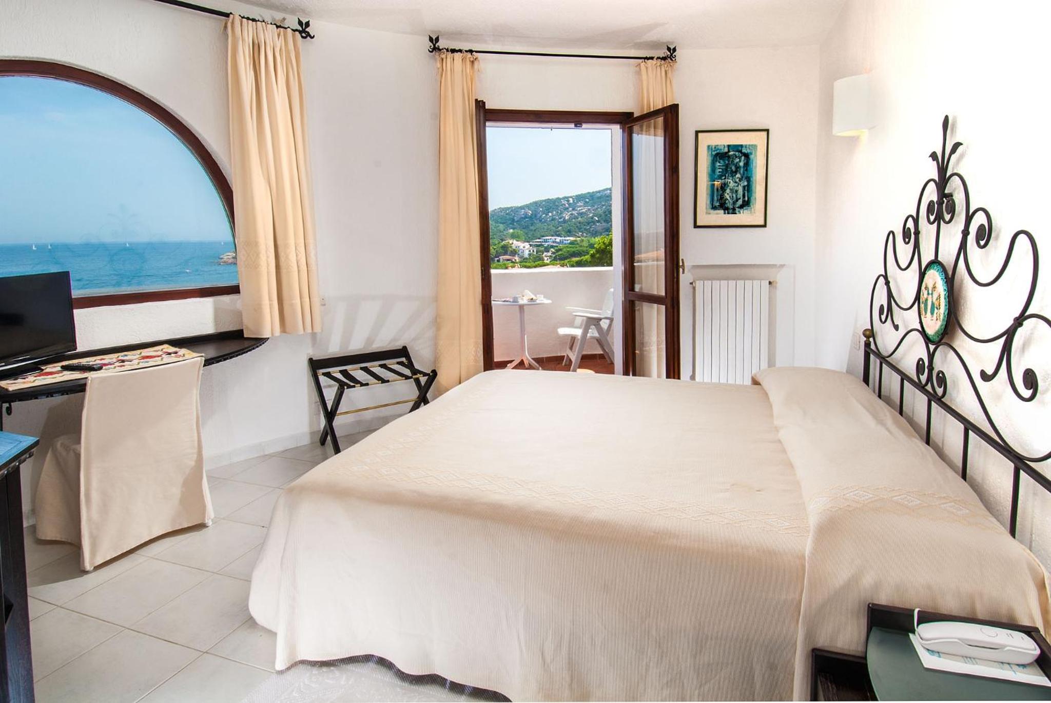 Double Room with Balcony and Sea View