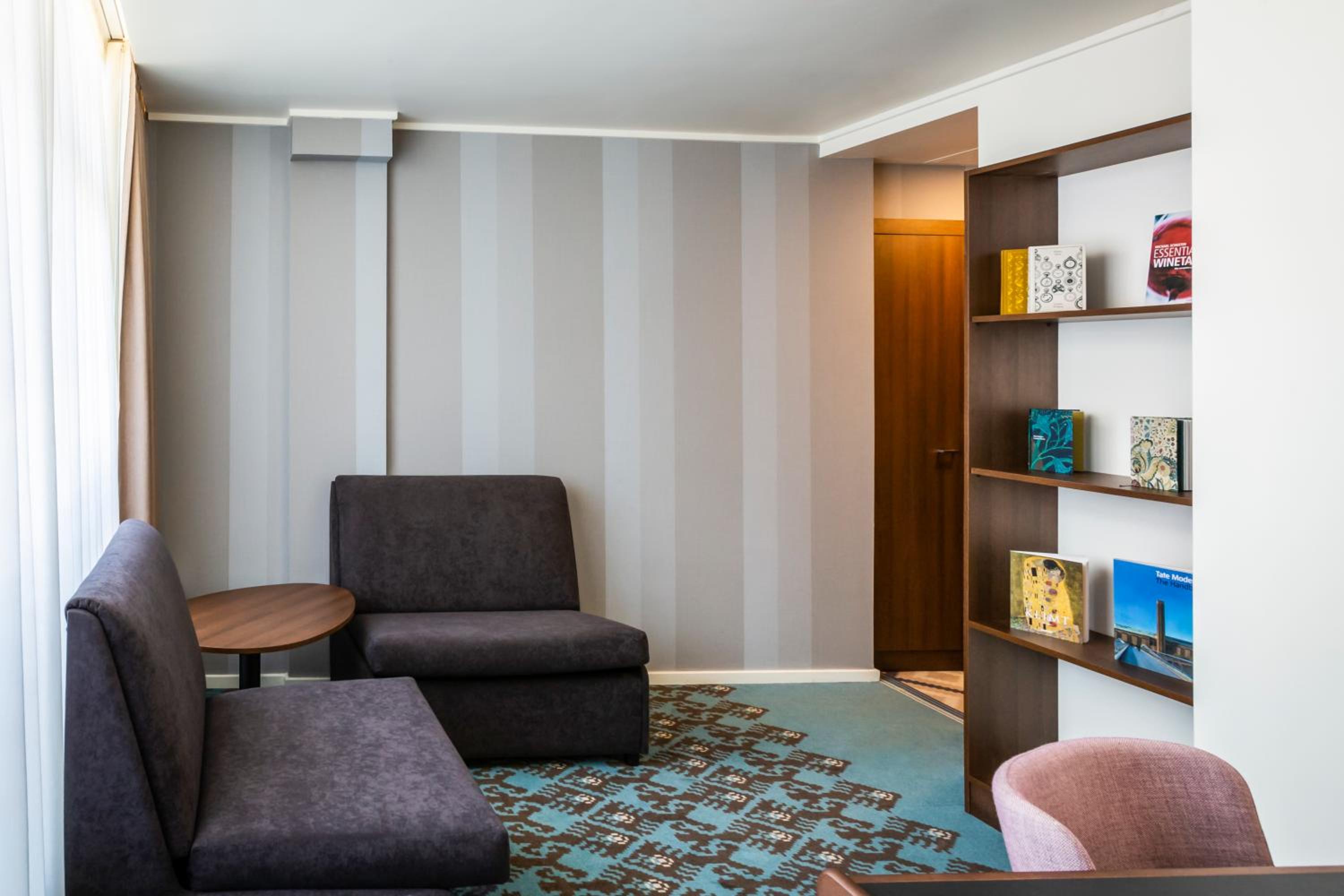 Junior Suite with King Bed and Sofa Bed  photo 3