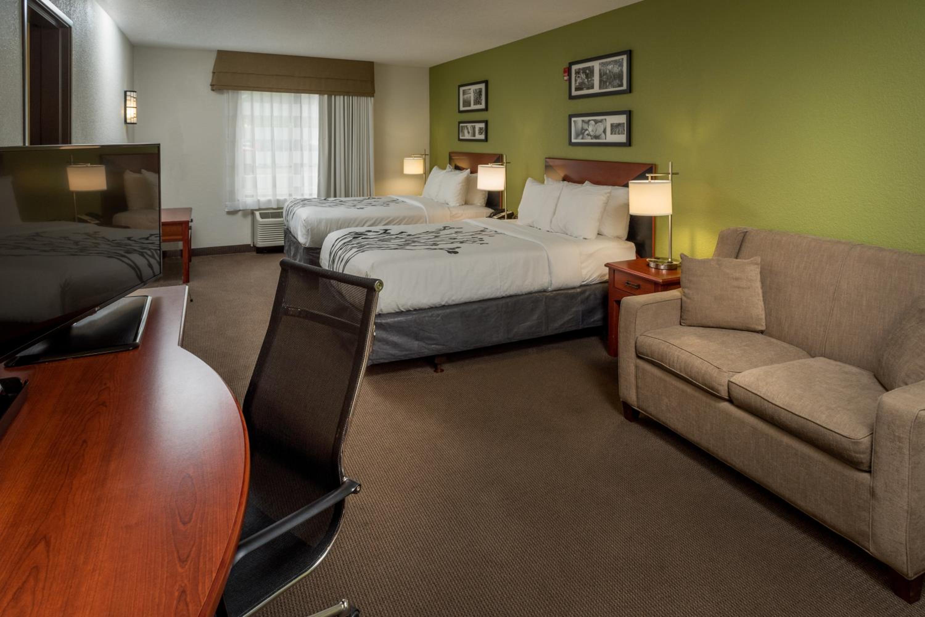 Suite with Two Double Beds - Accessible/Non-Smoking photo 1