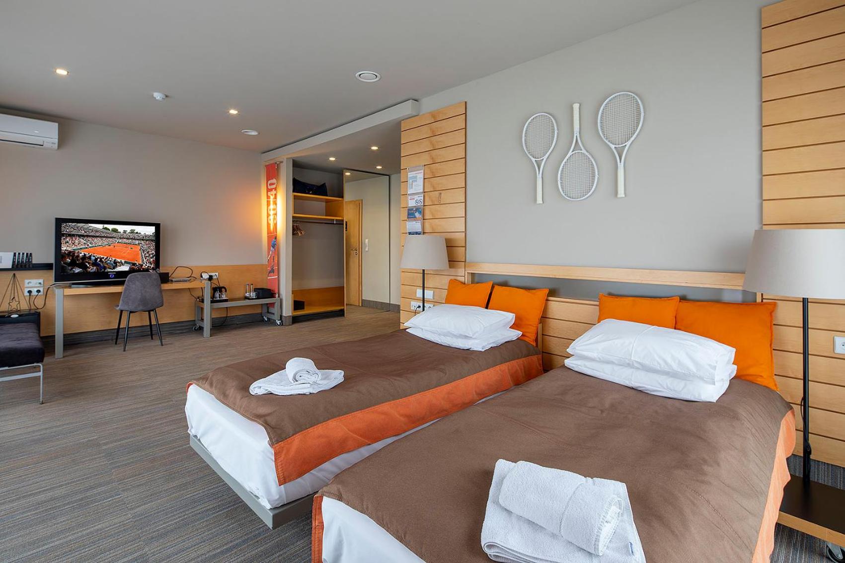 Twin Room - Photo 10