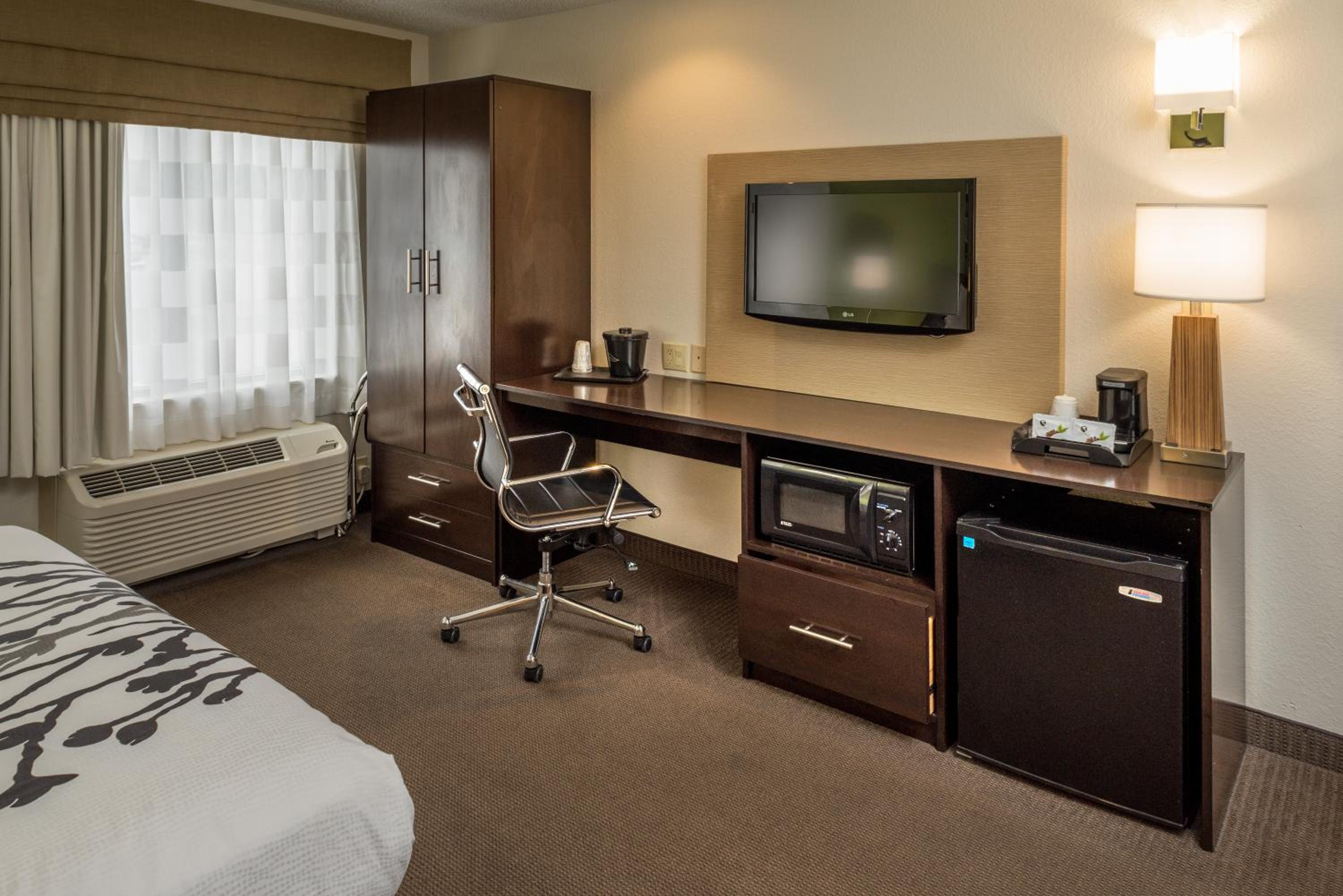 Queen Room with Accessible Tub - Accessible/Non-Smoking - Photo 2