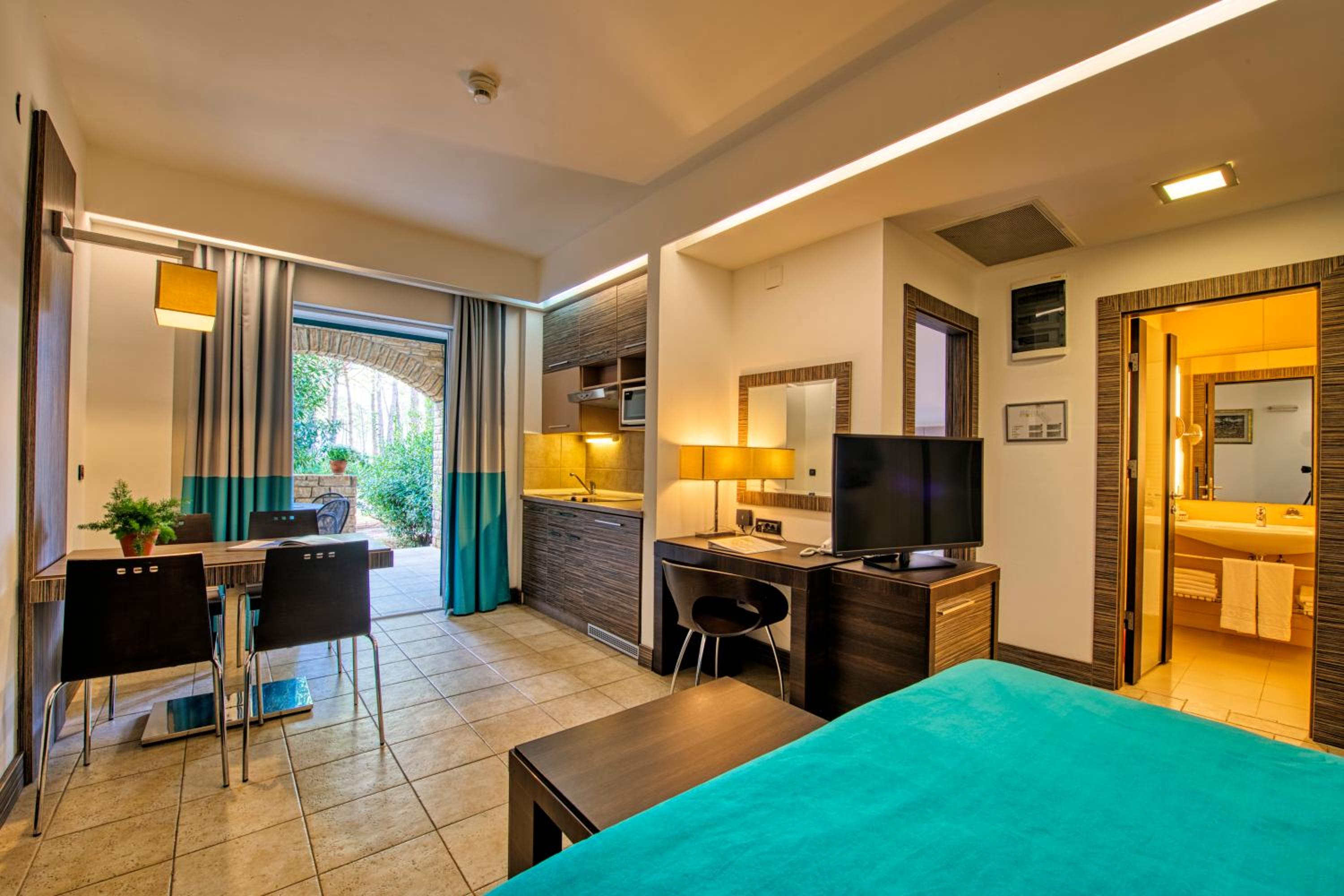 Comfort One-Bedroom Apartment (4 Adults)