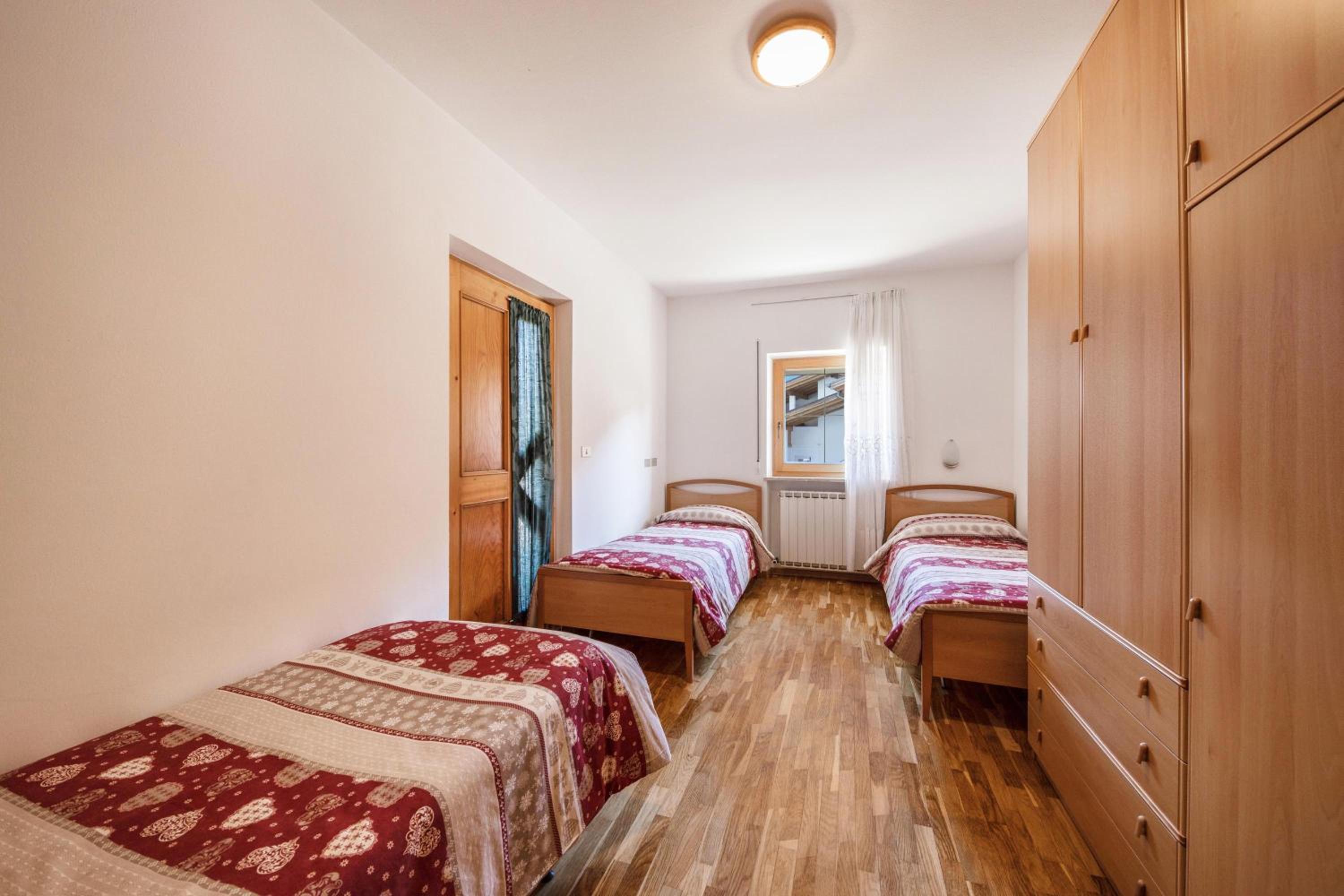 Two-Bedroom Apartment with Mountain View photo 2