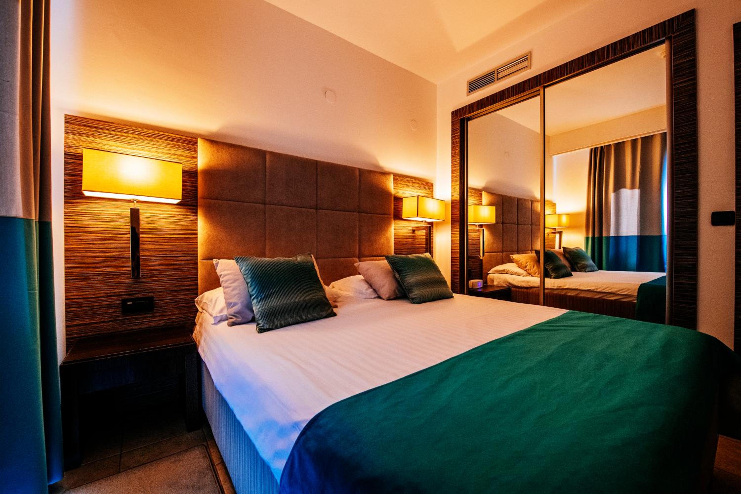 Comfort Two-Bedroom Apartment (6 Adults)