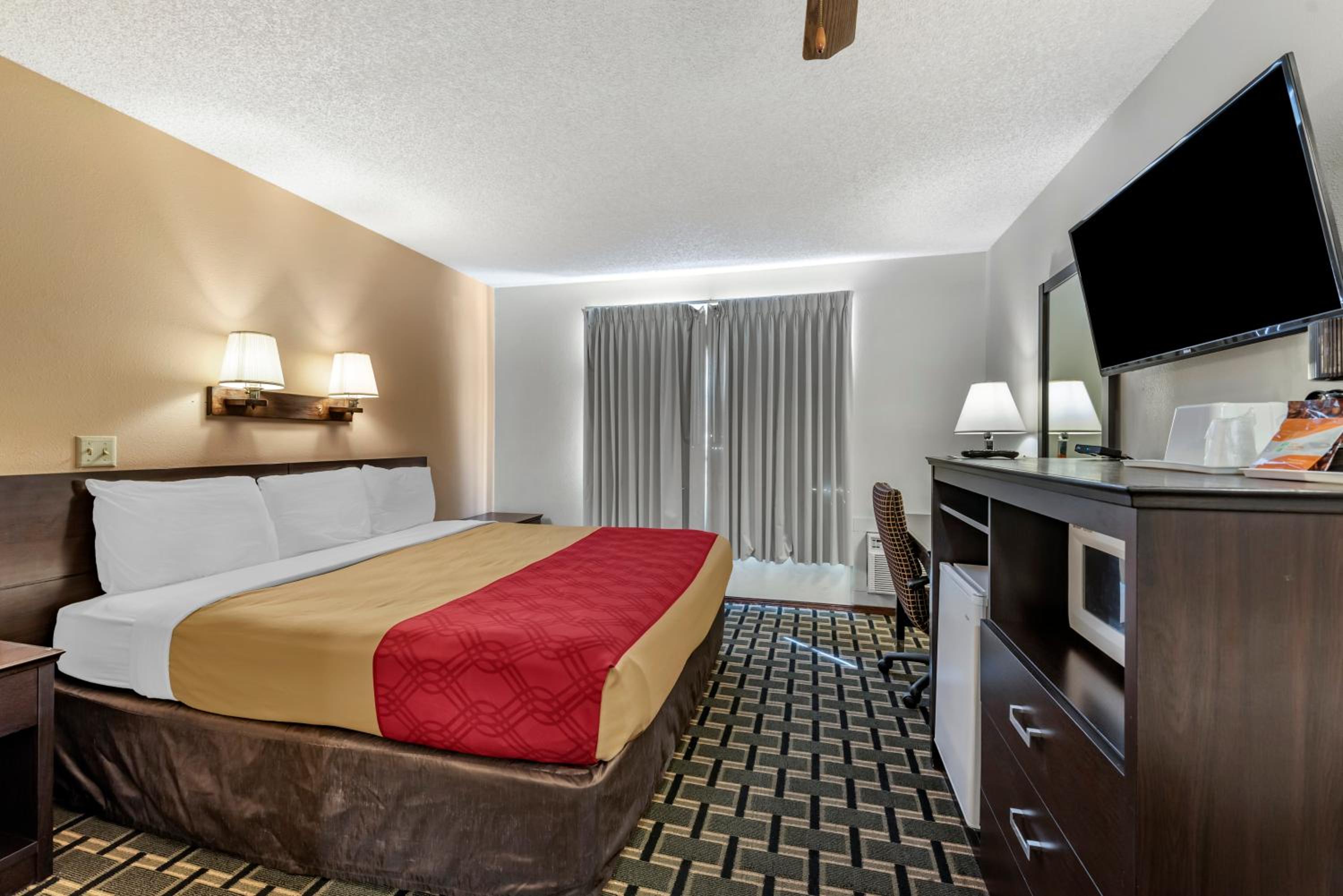 Standard King Room - Non-Smoking  photo 2