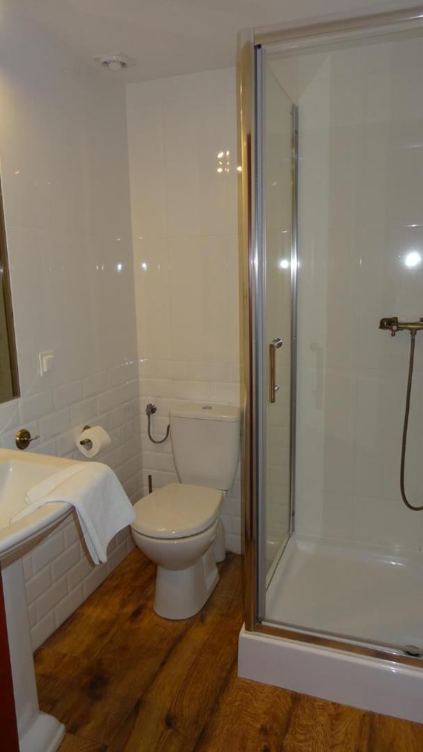 Standard Double Room - Photo 4