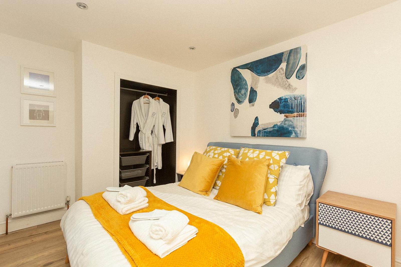 Two-Bedroom Apartment - Photo 30