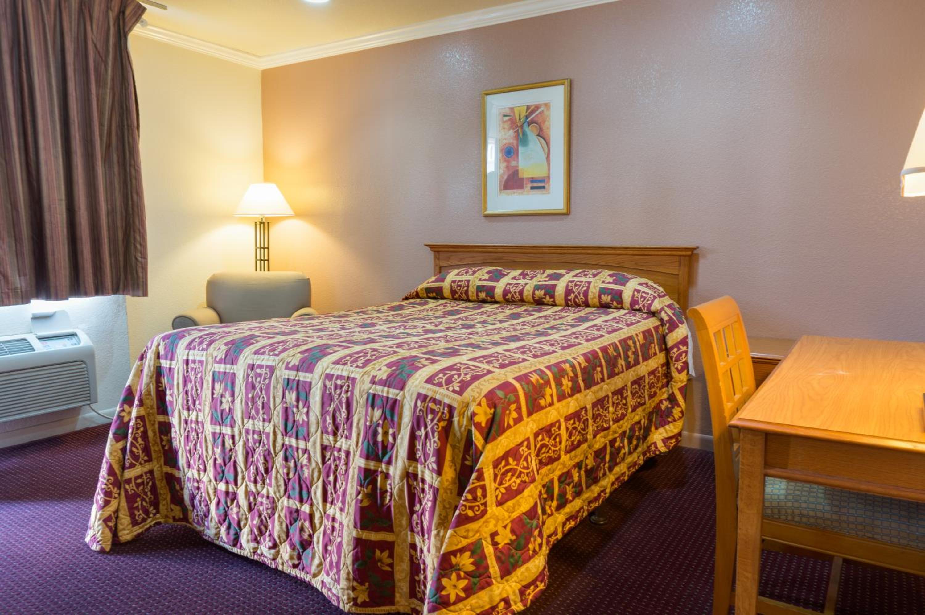 Queen Room - Photo 2