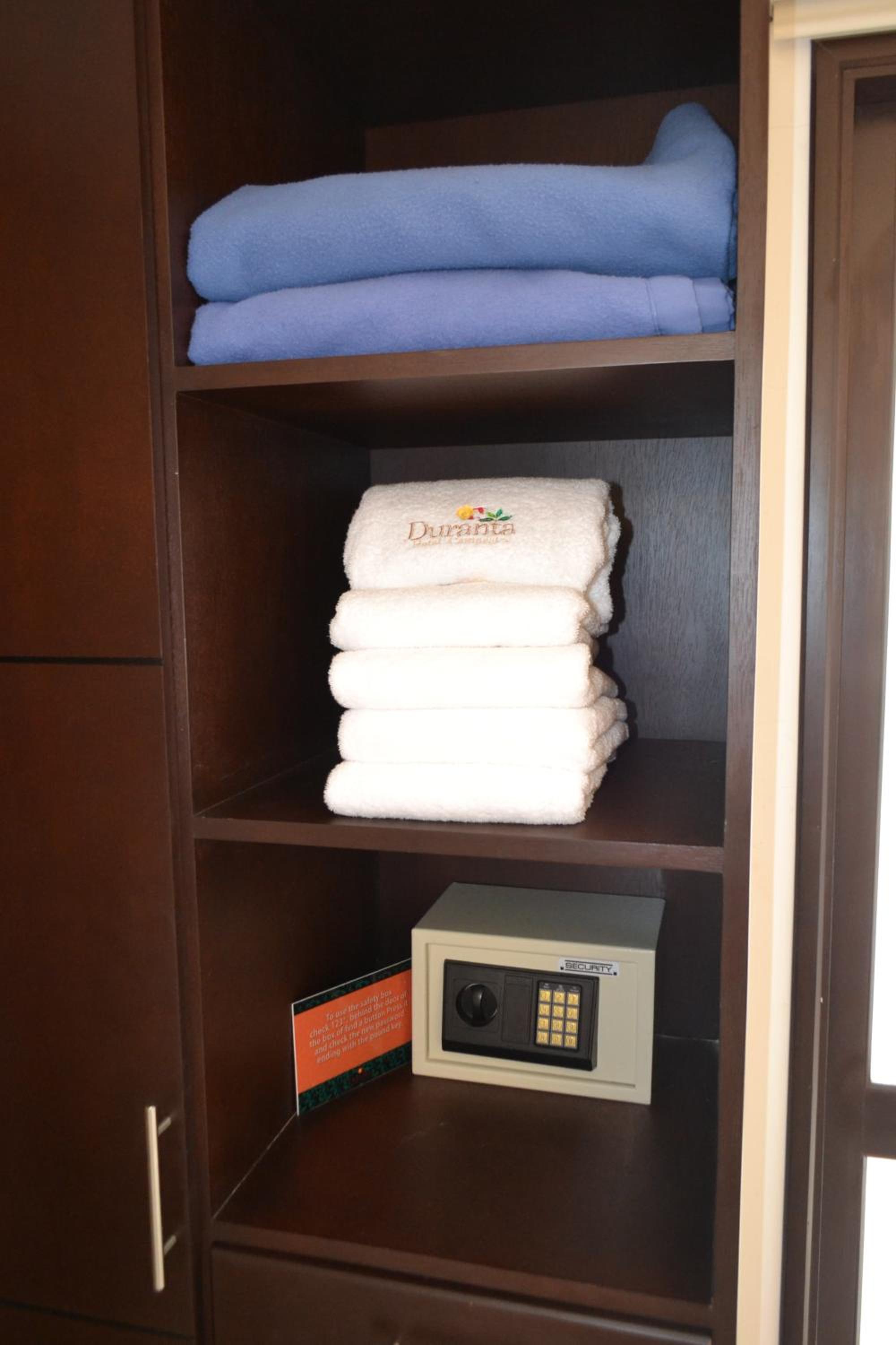 Family Suite (5 Adults) photo 2