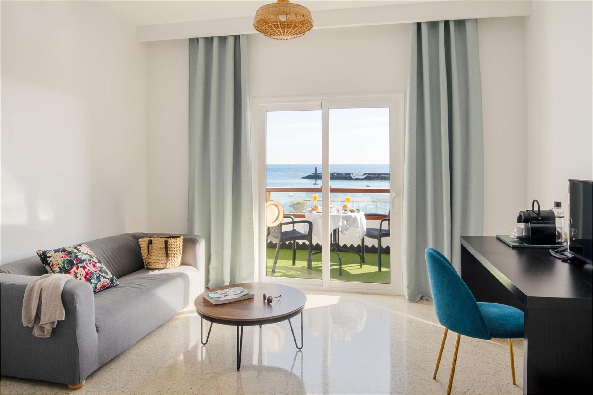 Classic Apartment with Sea View
