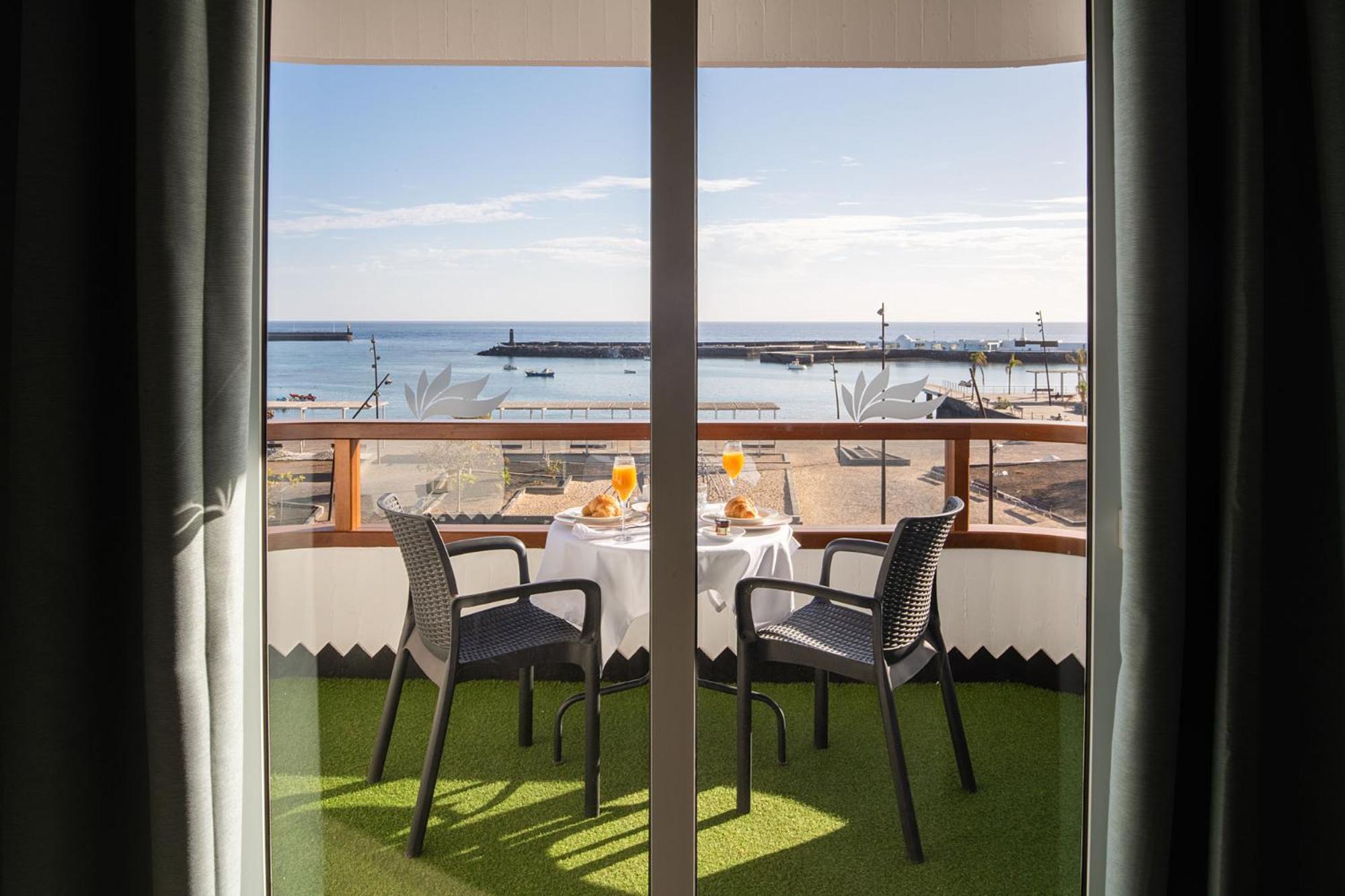 Classic Apartment with Sea View