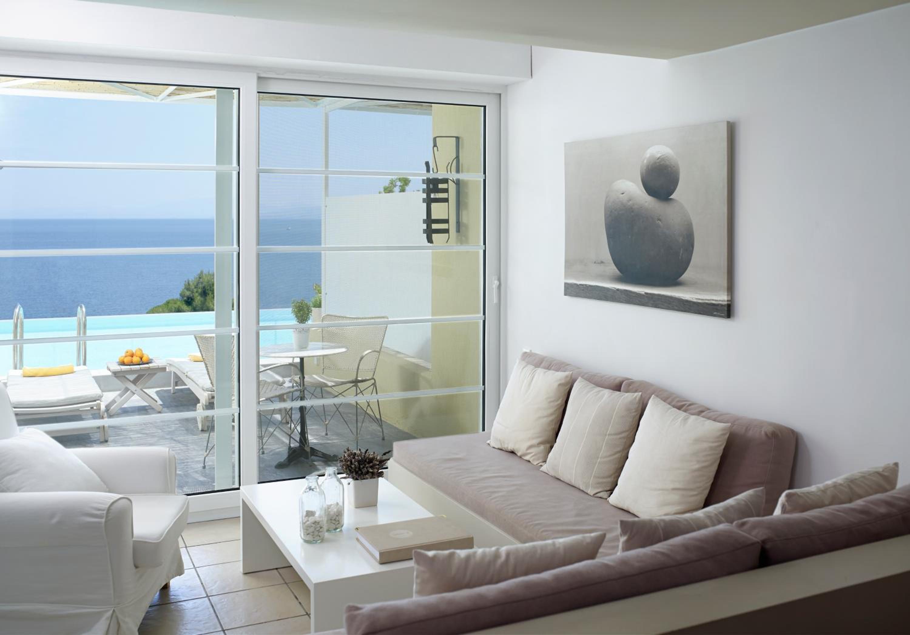 Junior Suite with Shared Pool