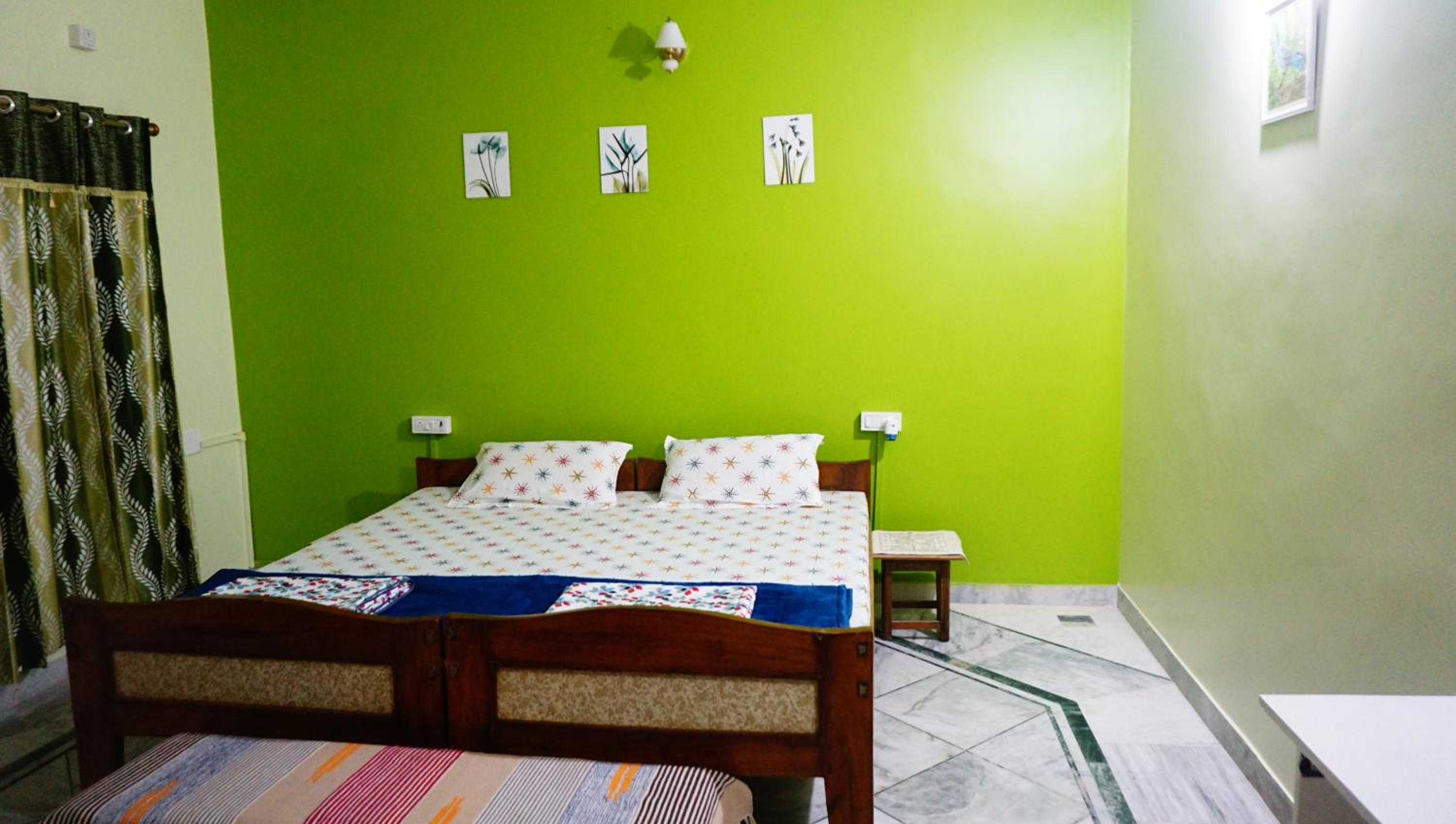 Double Room with Balcony (2 Adults + 1 Child) photo 2