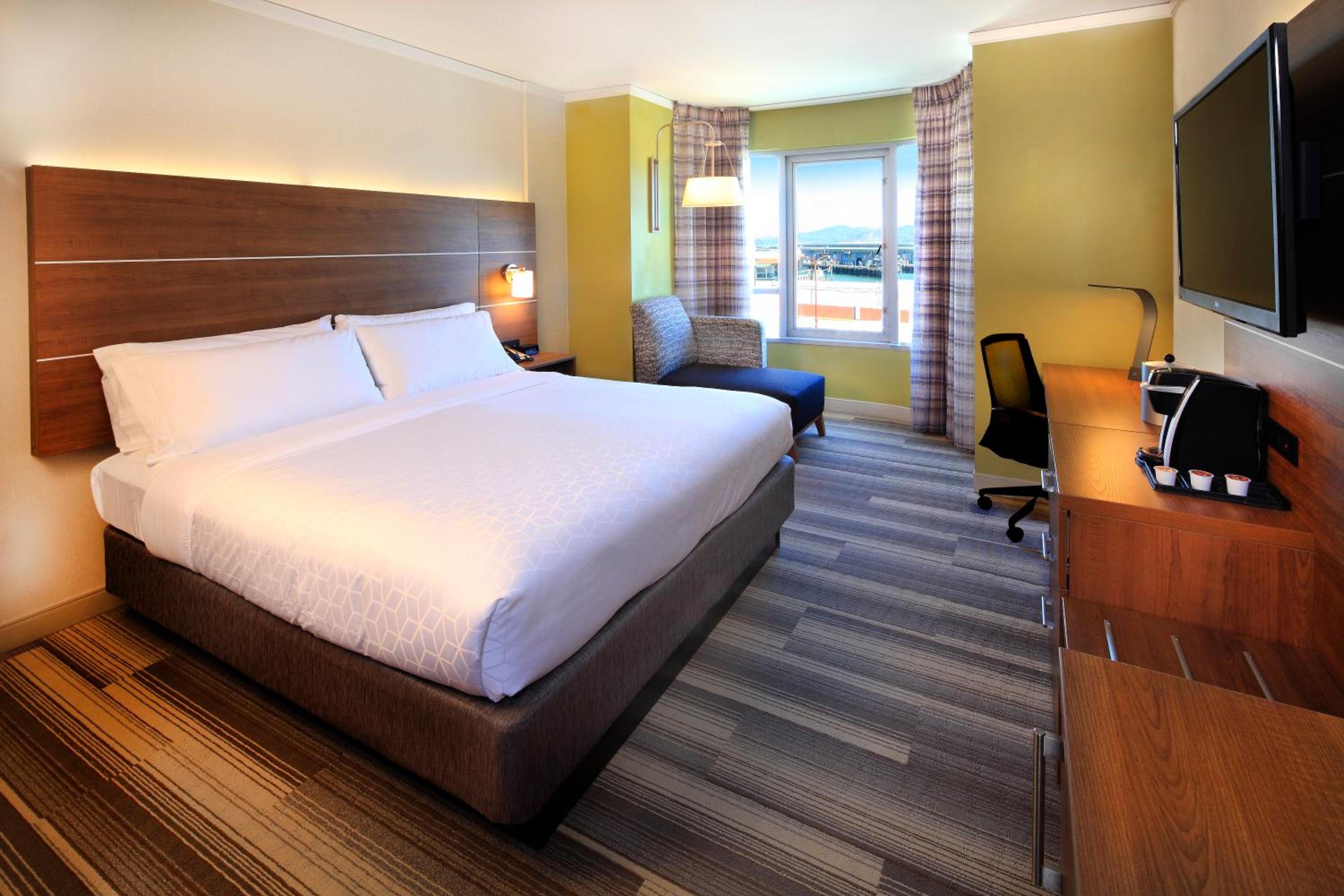 Standard King Room with Bay View  - Photo 3