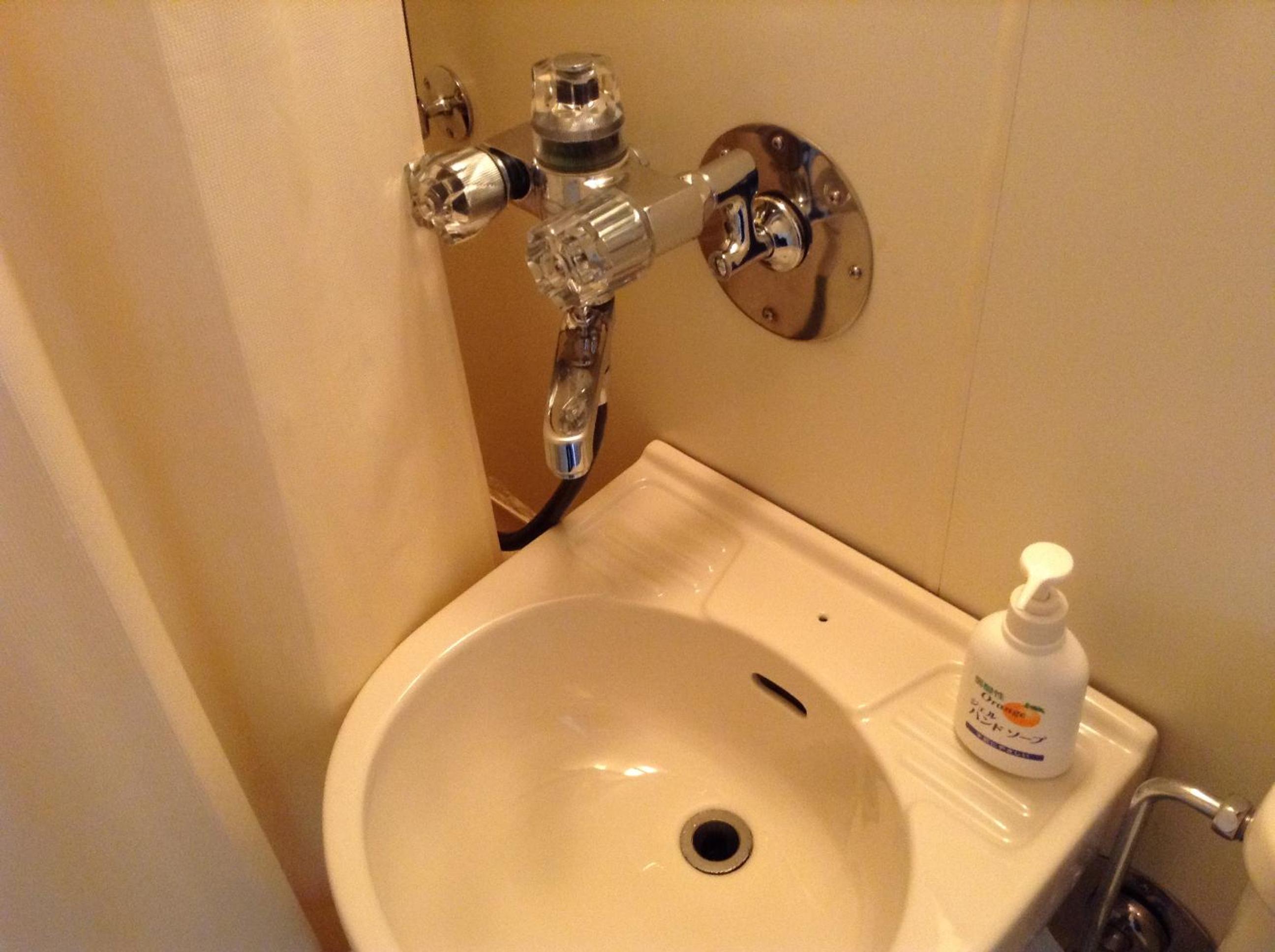 Japanese-Style Twin Room with Private Bathroom - Photo 3
