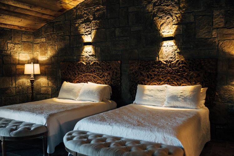 Deluxe Double Room (2 Adults + 1 Child) - Photo 1
