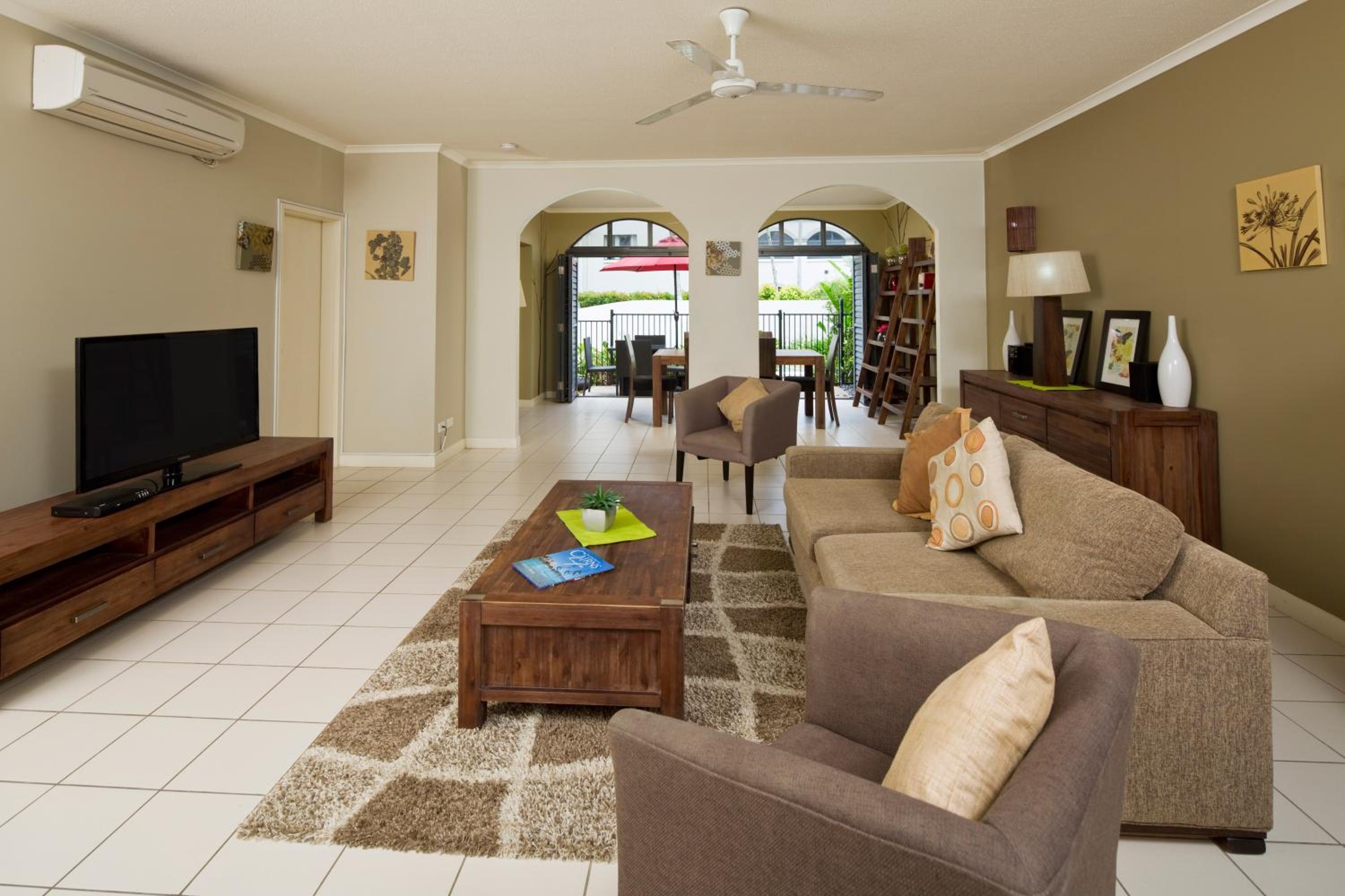 One-Bedroom Apartment with Courtyard - Photo 3