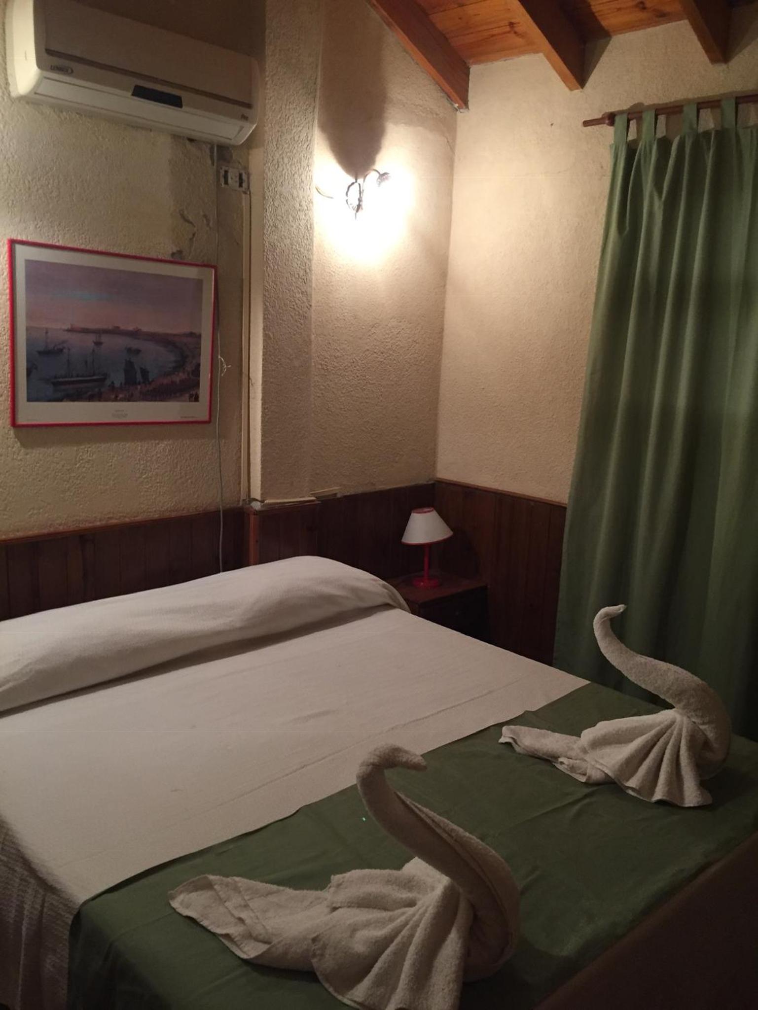 Double or Twin Room with Private Bathroom photo 3