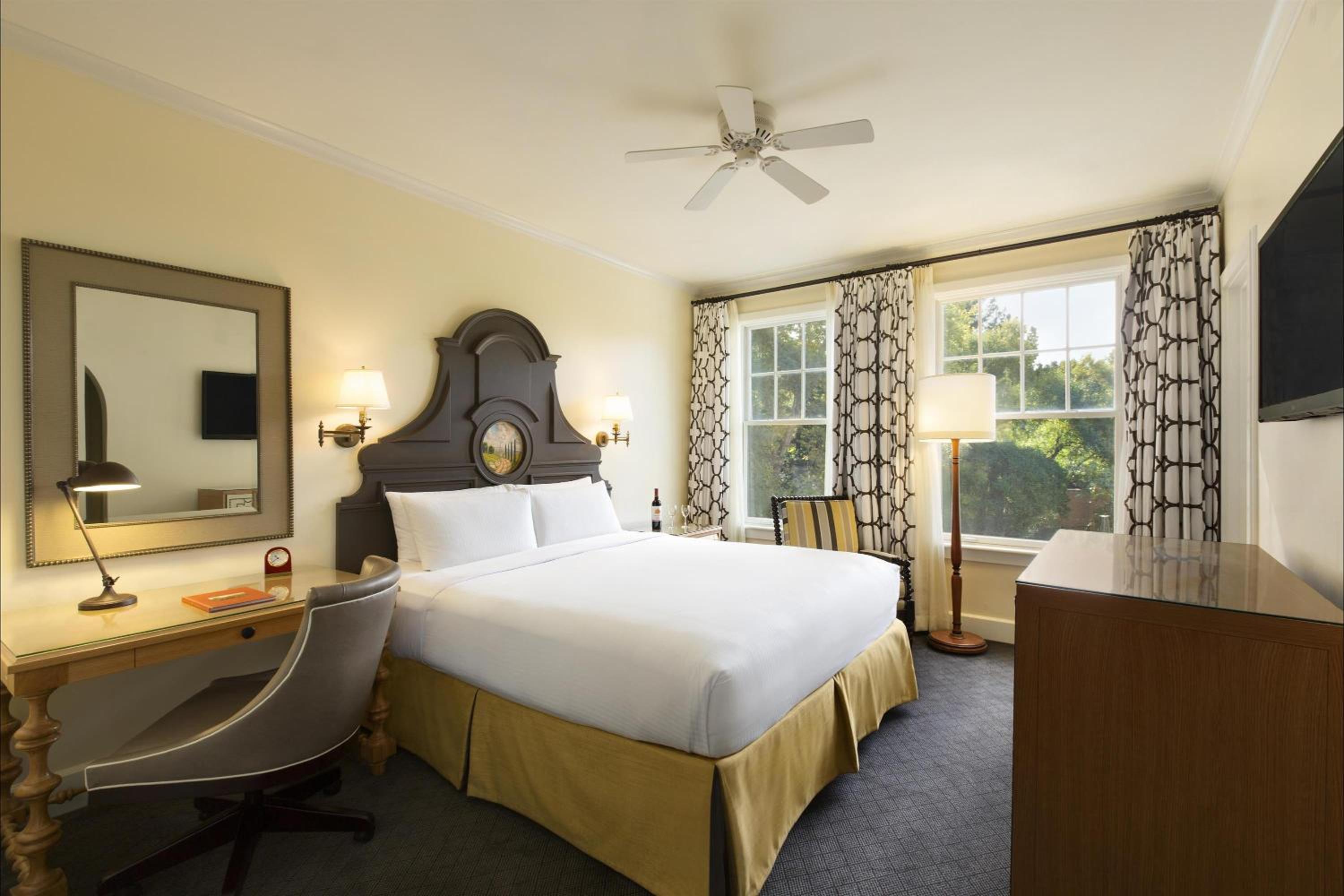 Fairmont King Room - Photo 2
