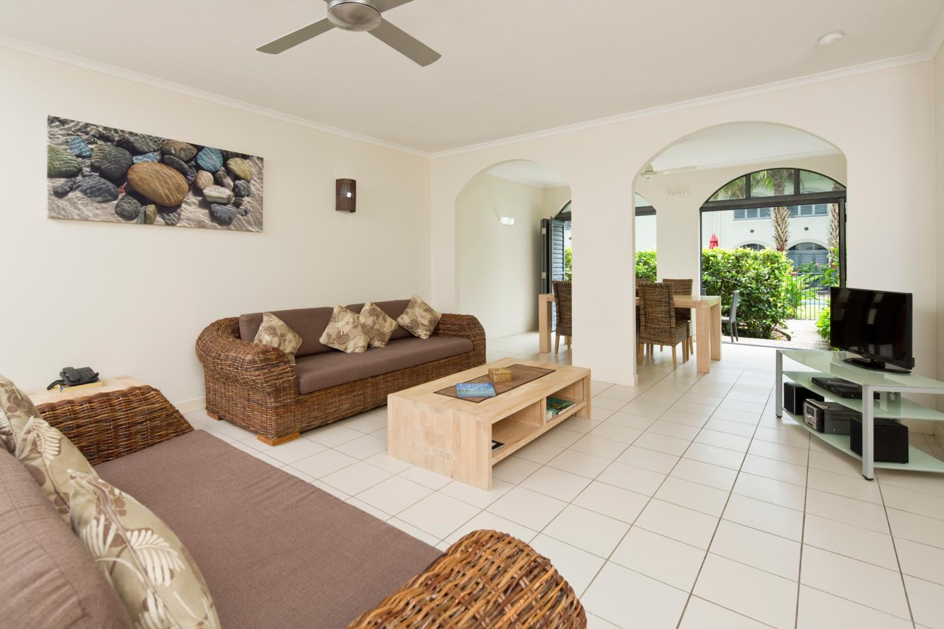 One-Bedroom Apartment with Courtyard - Photo 10