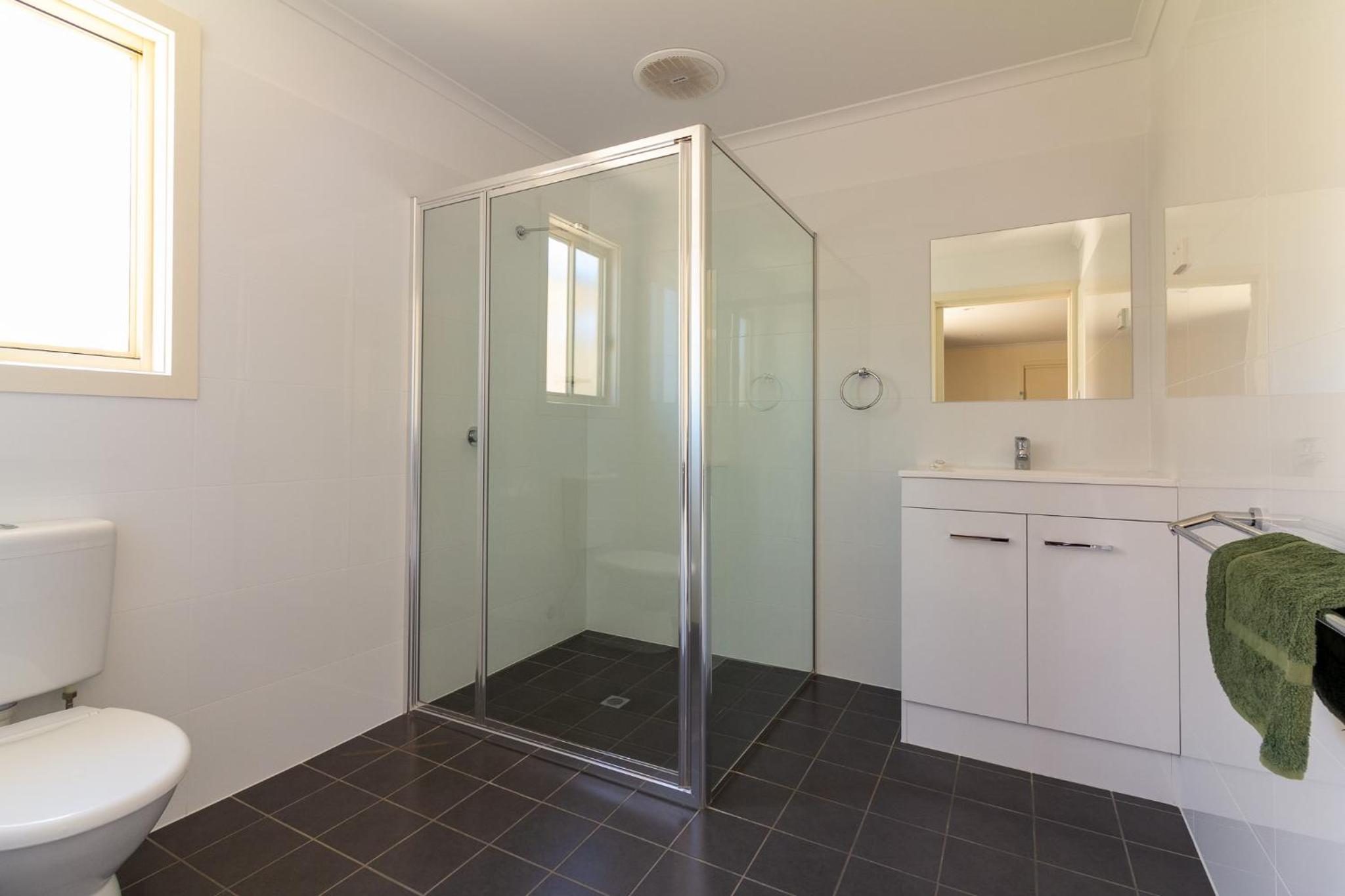 Three-Bedroom Apartment - Photo 4