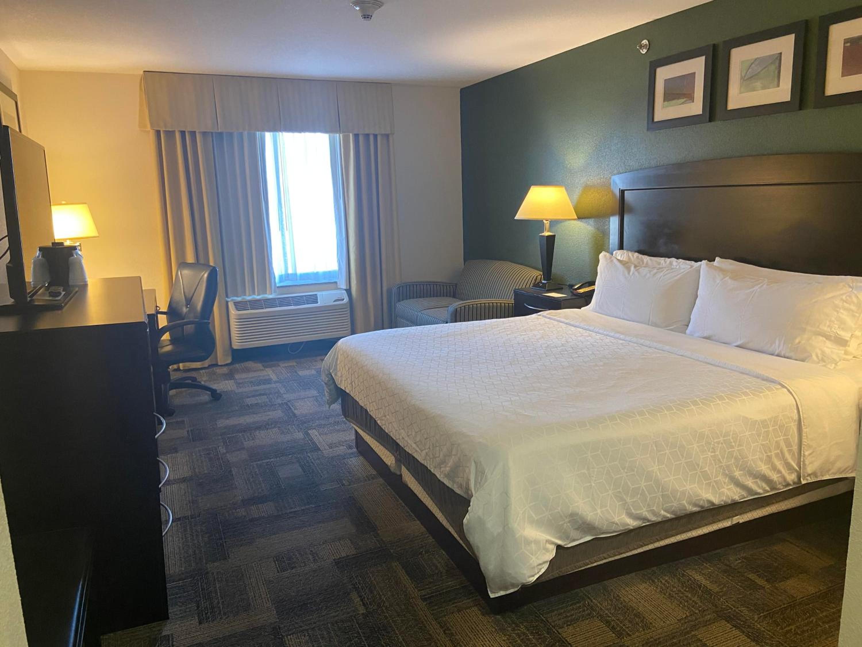 Standard King Room - Photo 3