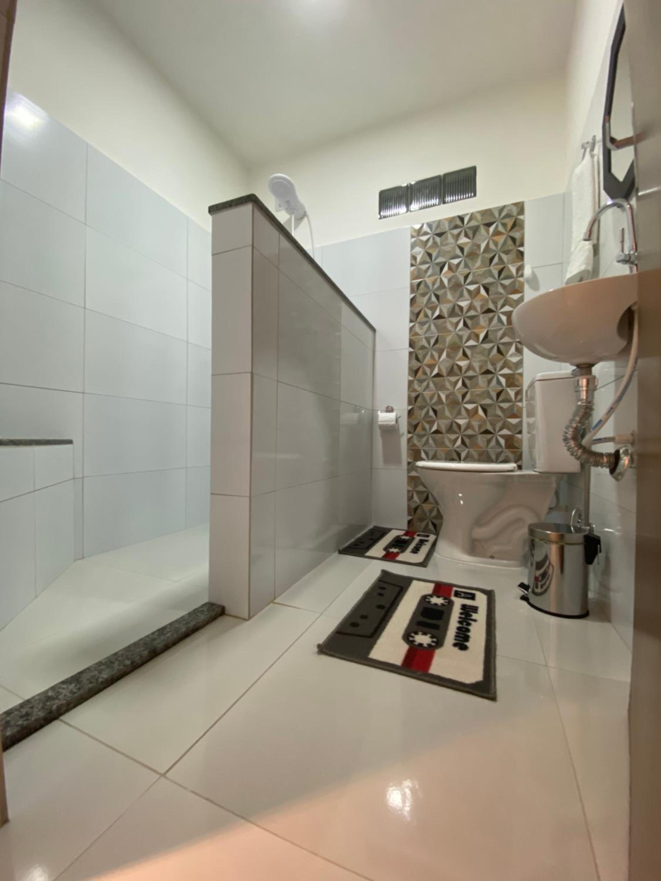 Suite - Photo 16