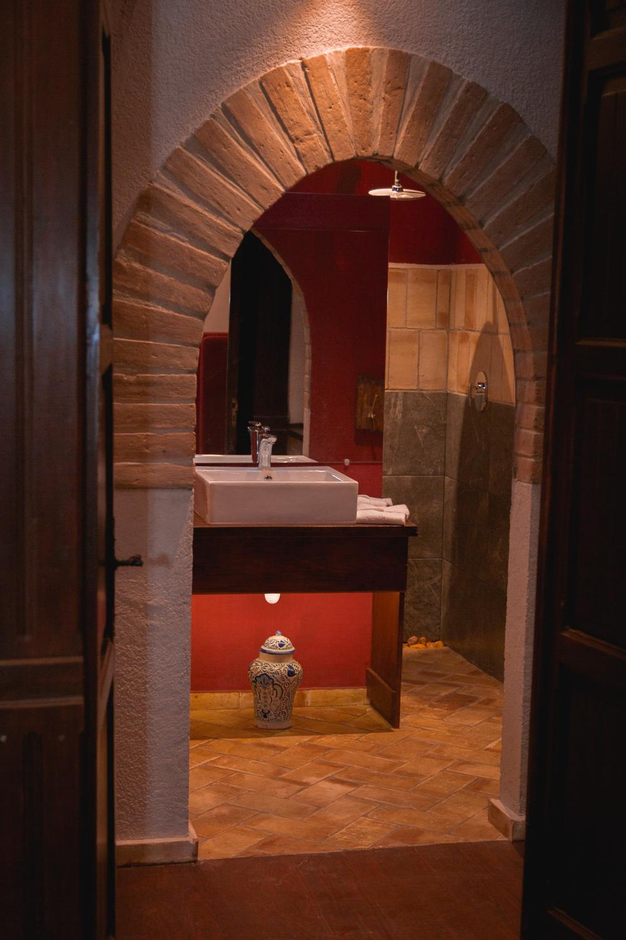 King Suite - Photo 9
